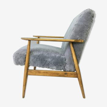 Fauteuil en peau de mouton grise