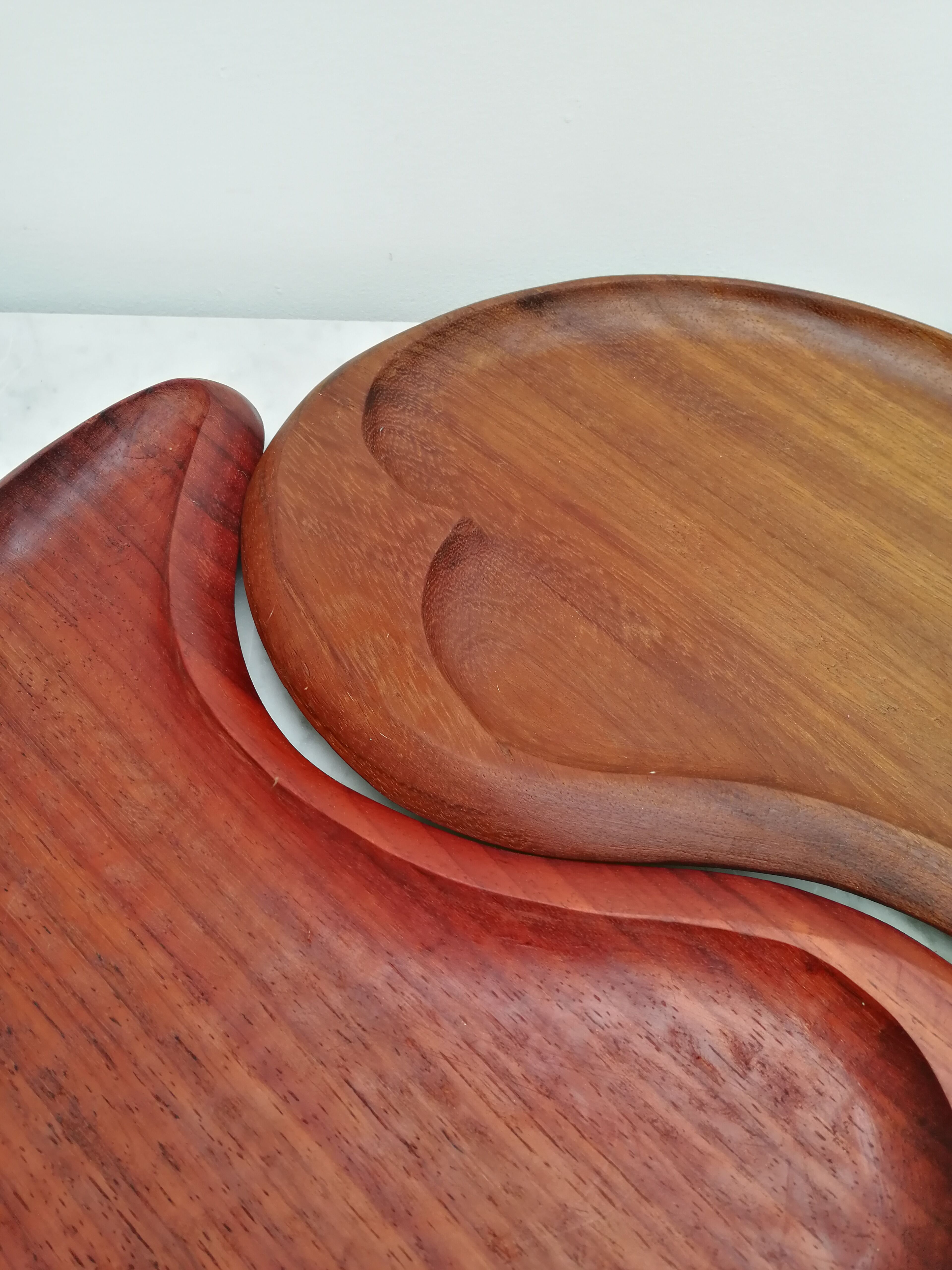 Tray Yon Yang in teak and padouk