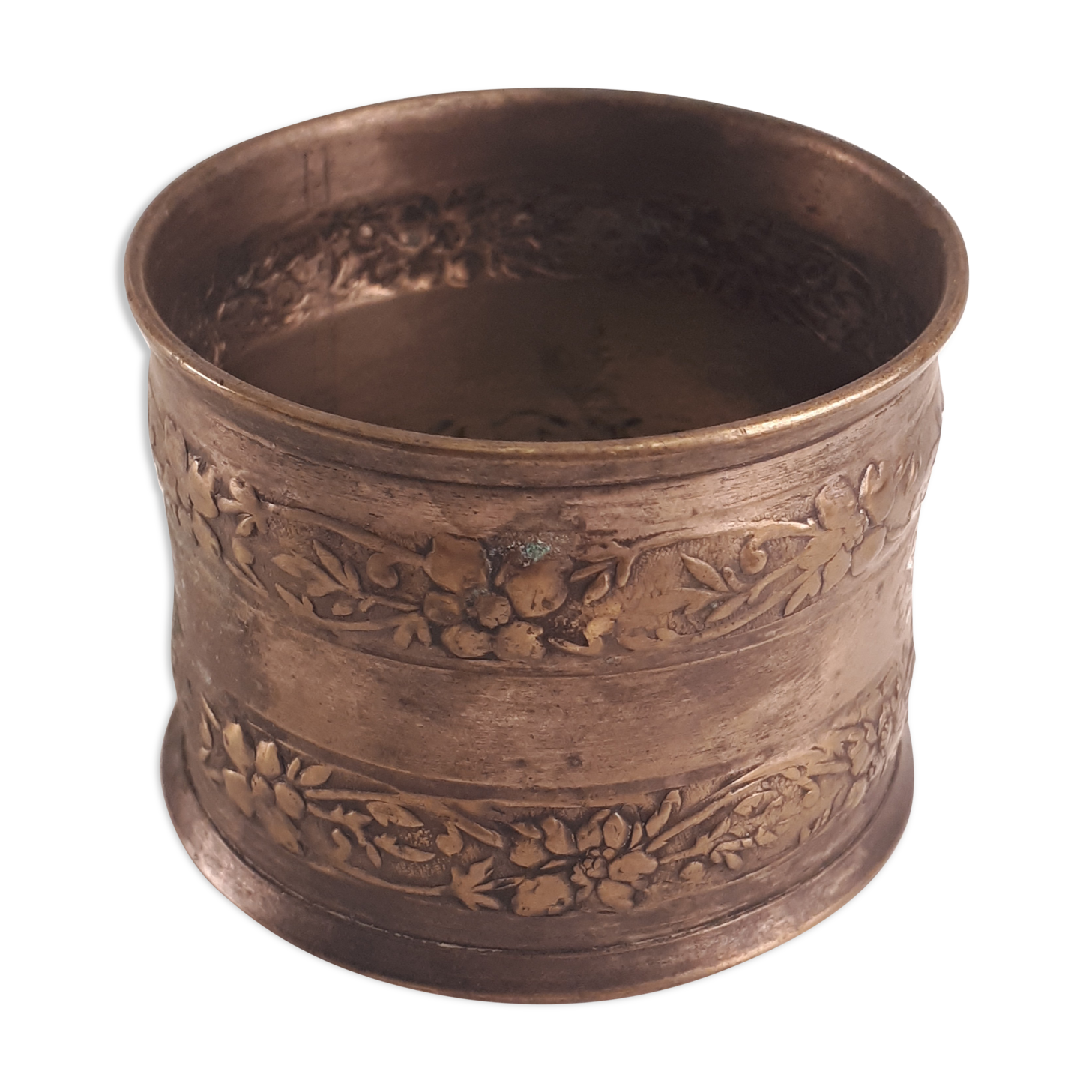 Round old silver metal towel flowers