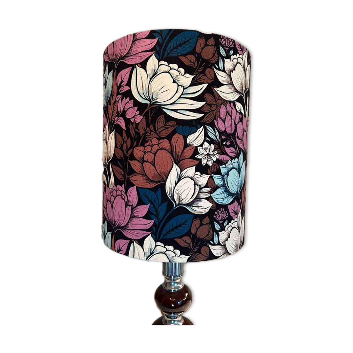 Lampshade like new with an eye-catching floral pattern.
