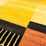 Hand tufted vintage rug by Karin Bernholm, for Axeco Svenska AB. 200 x 142 cm (79 x 56 in)
