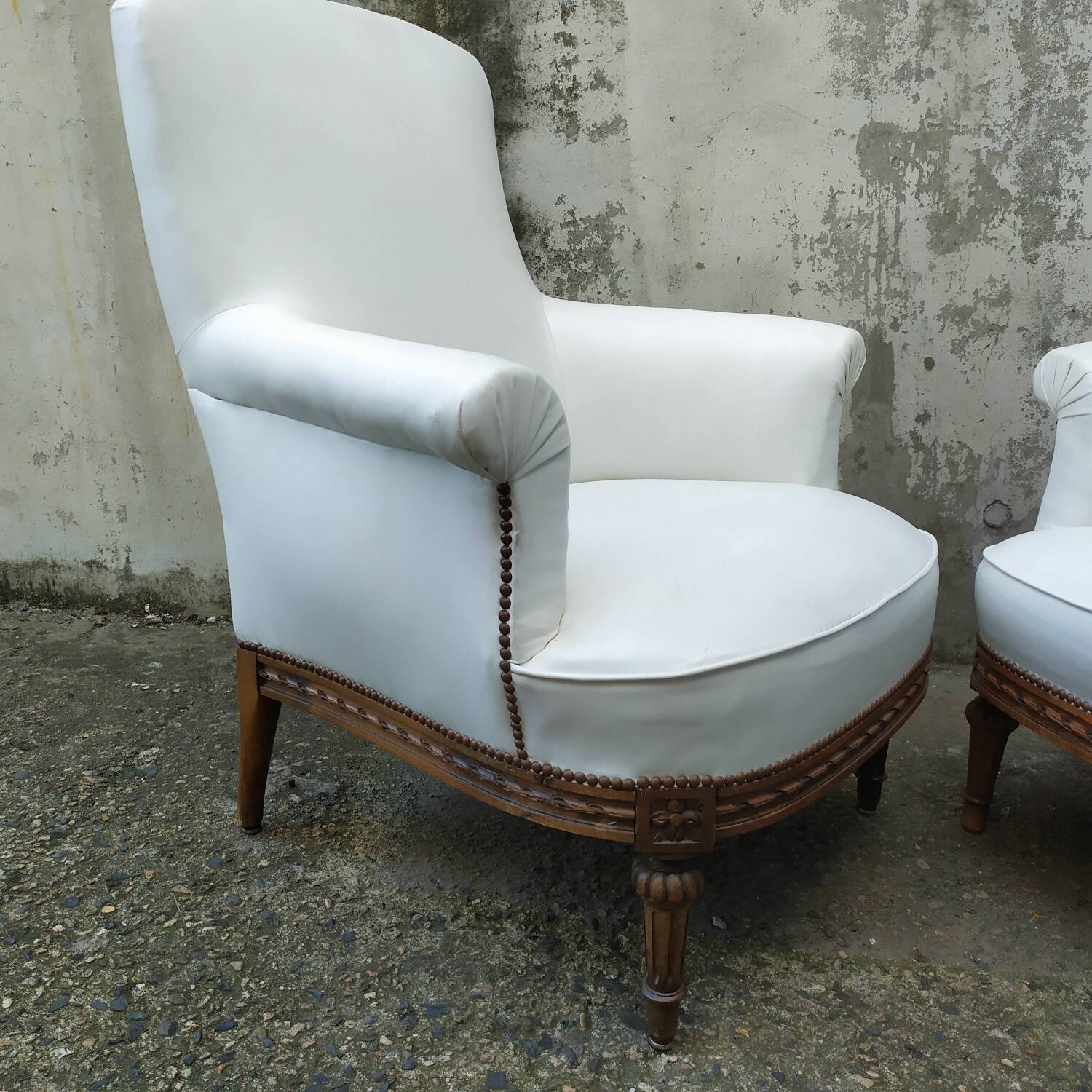 Paire de fauteuils Louis XVI