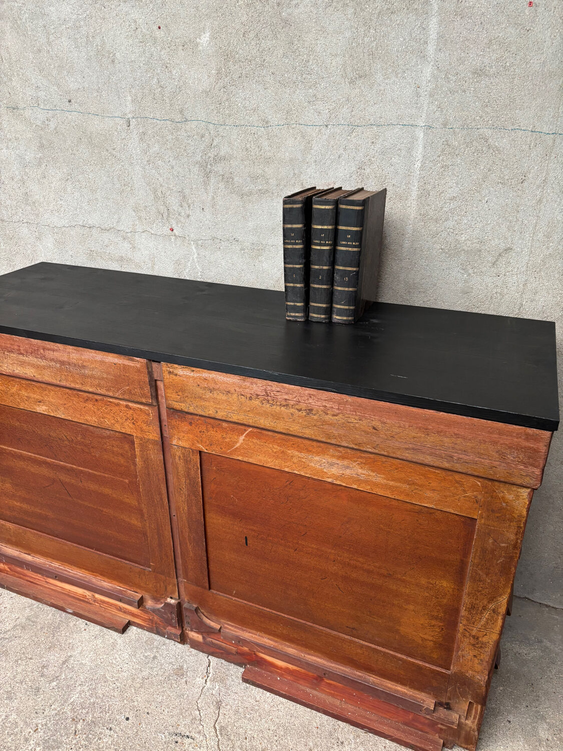 Atypical trade furniture
