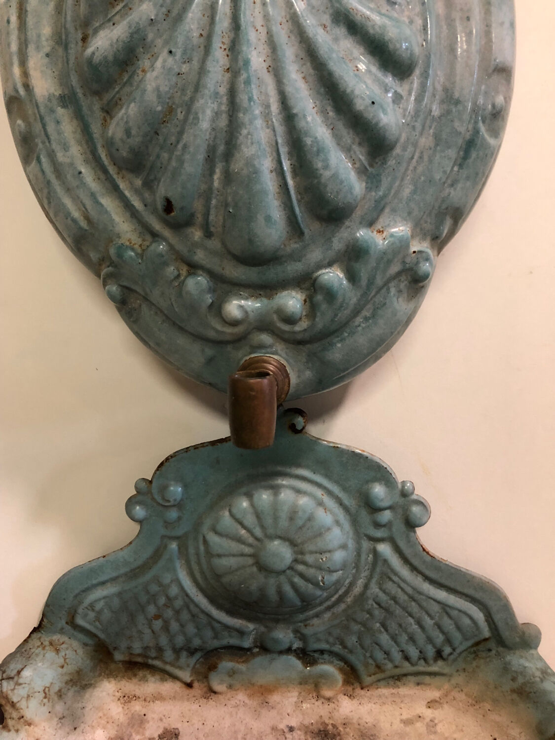 Enamelled cast iron fountain