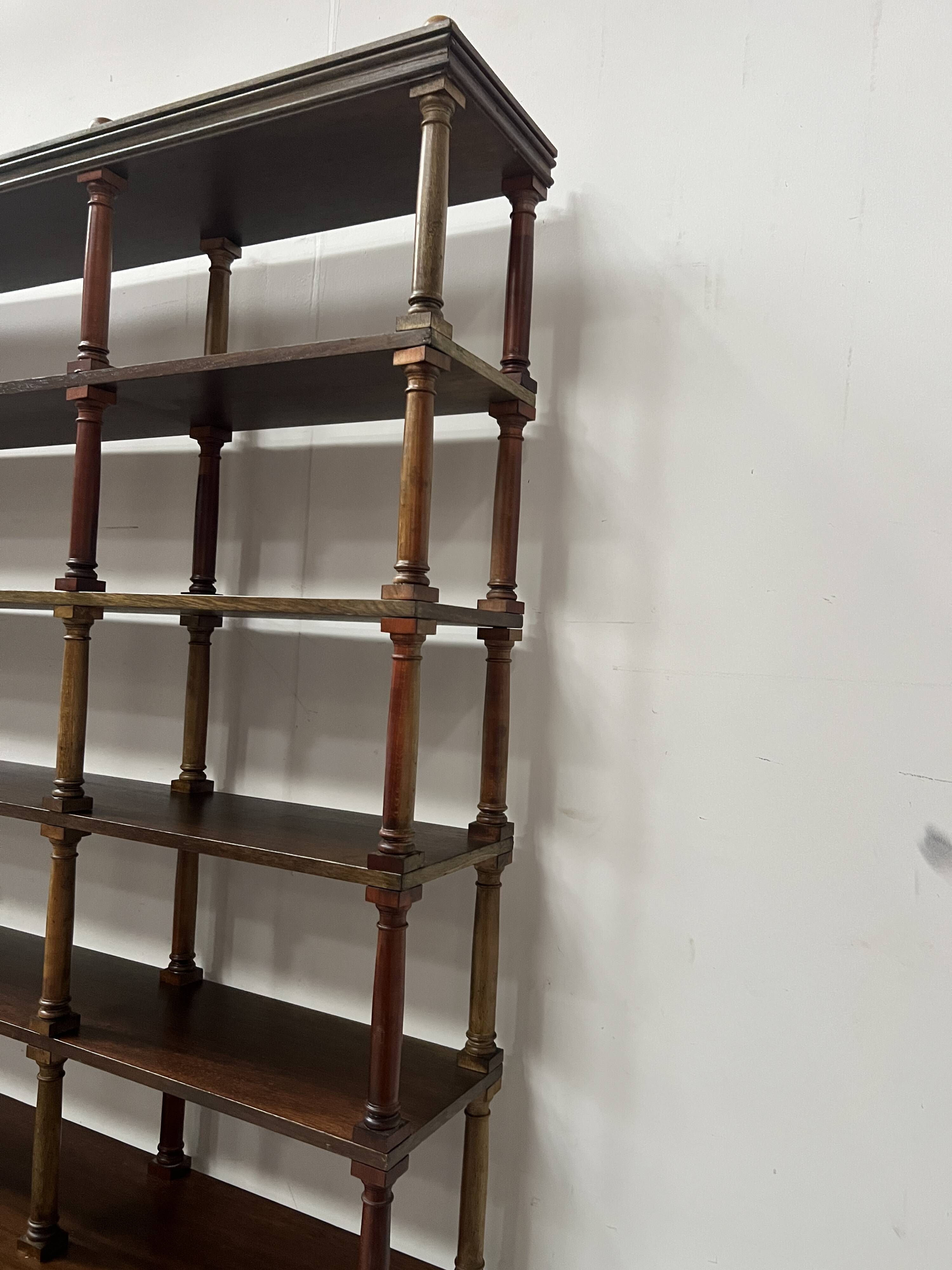 Library with a central wooden recess, 20th century.