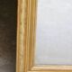 Beau miroir ancien de chéminée. Dorure à la feuille d'or. 107 x 82 cm.