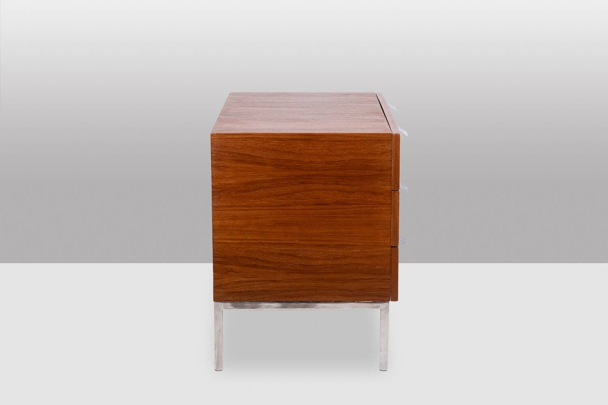 André Monpoix. Commode à 3 tiroirs en teck. Années 1960.