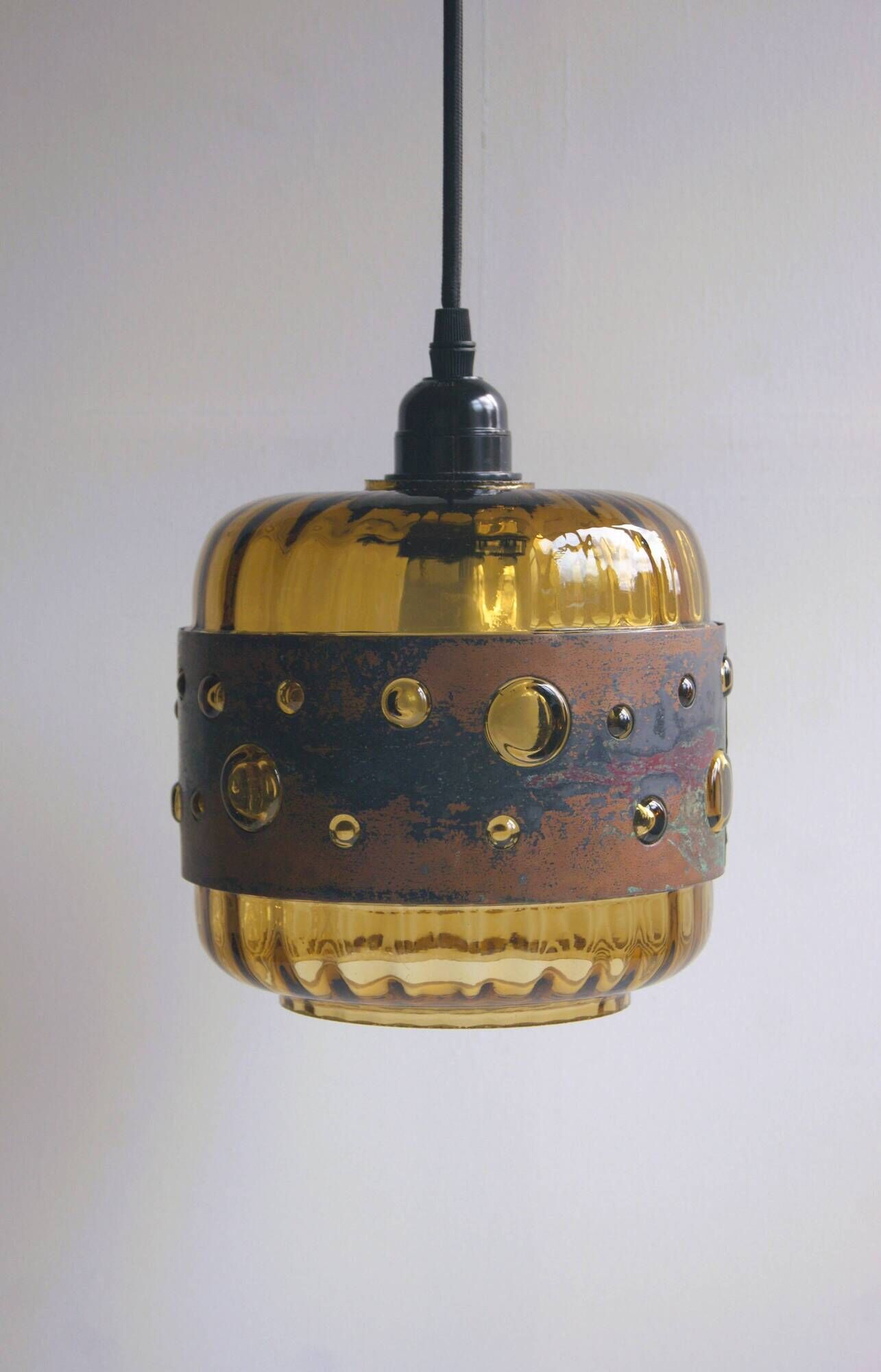 Mid-century brutalist ceiling lamp in green colored glass and copper. Design by Nanny Still - 1960s.