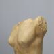 Torse féminin sculptural signé AC