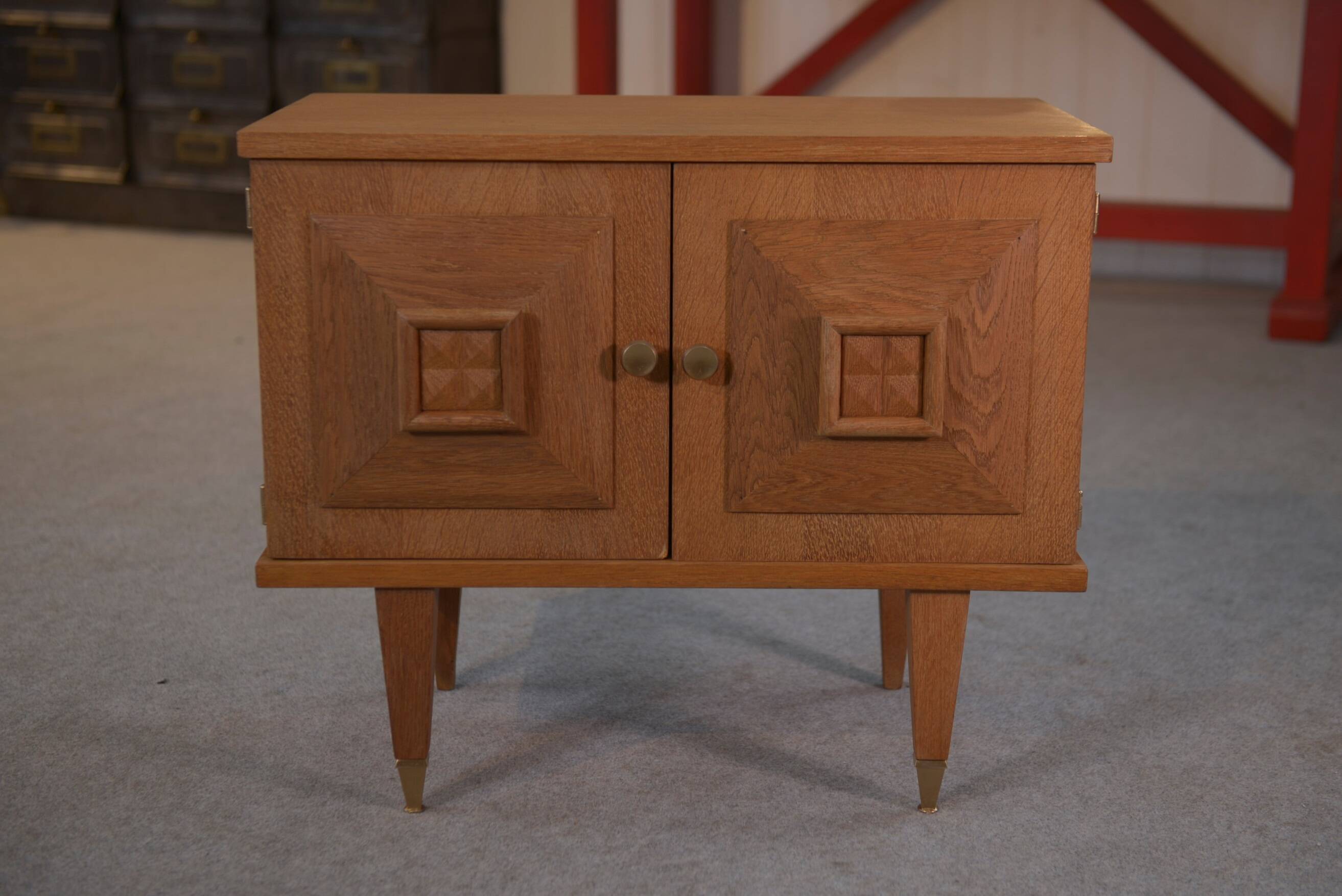 Brutalist bedside table in oak and oak veneer, 1950s