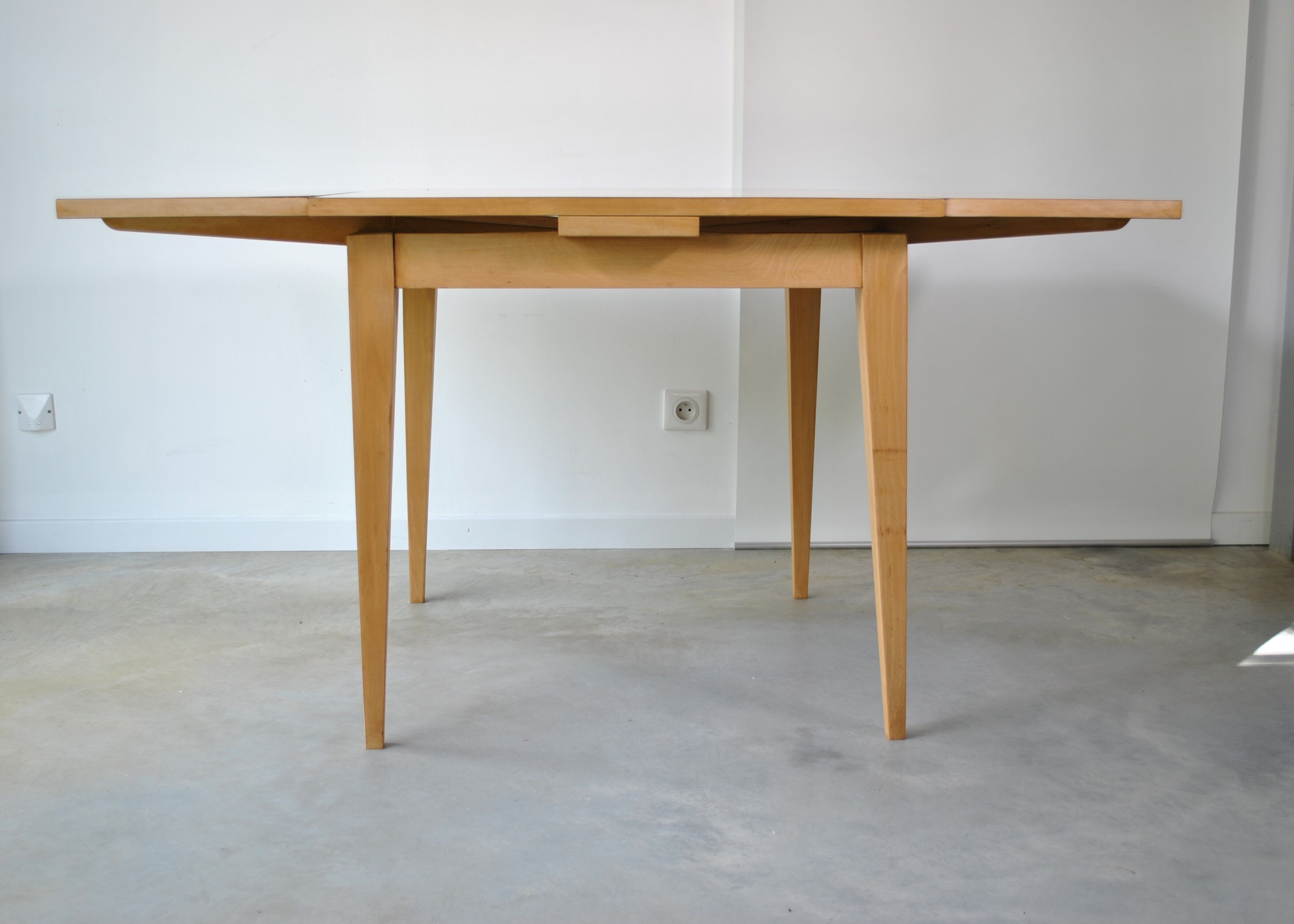 Extensible table 1970