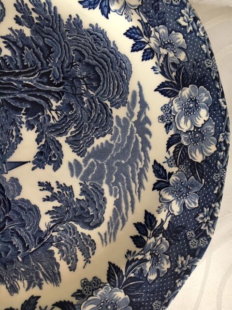 4 Wedgwood flat plates, 28 cm