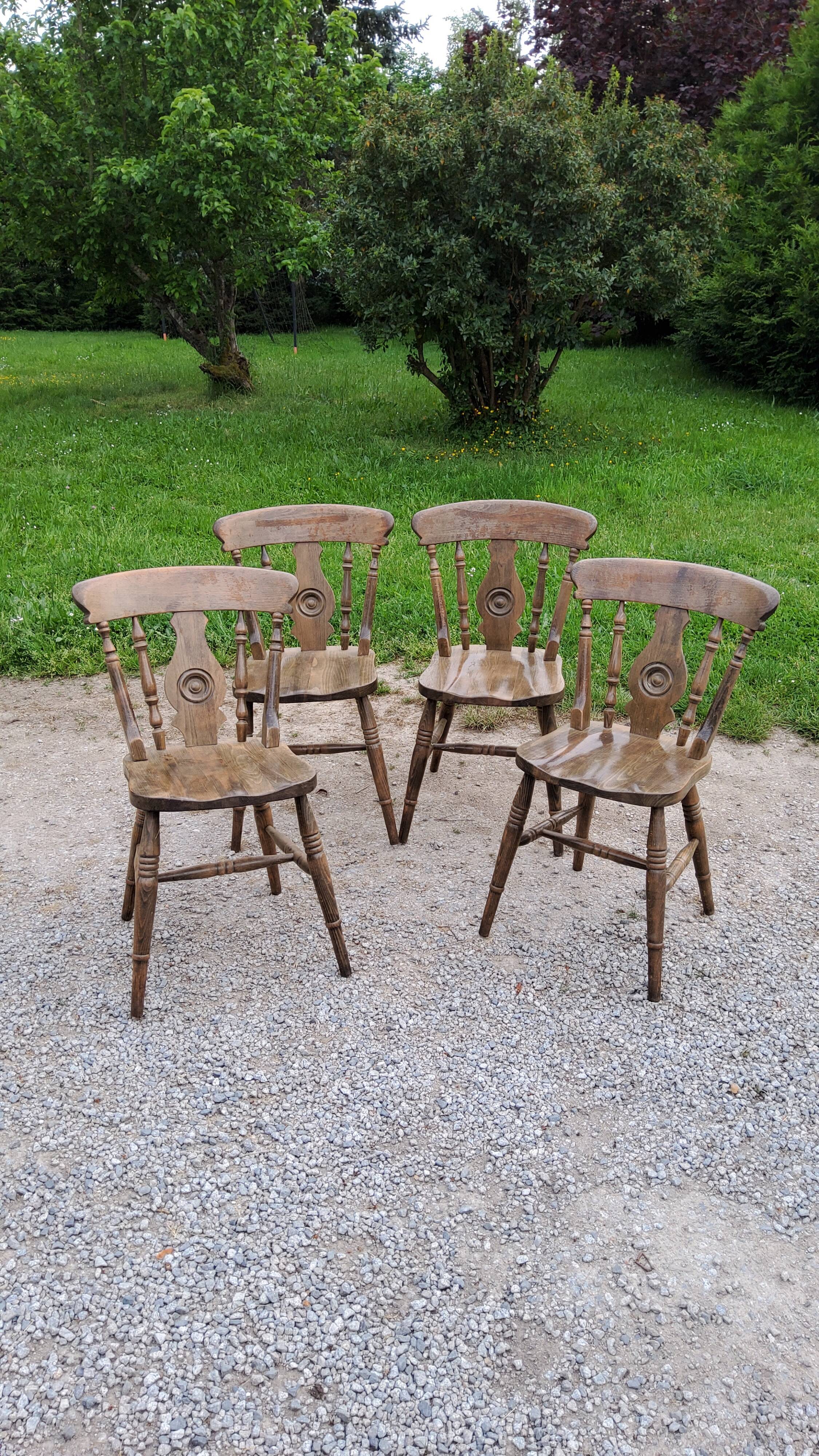 Set of 4 mountain style chairs from the 60s in beech