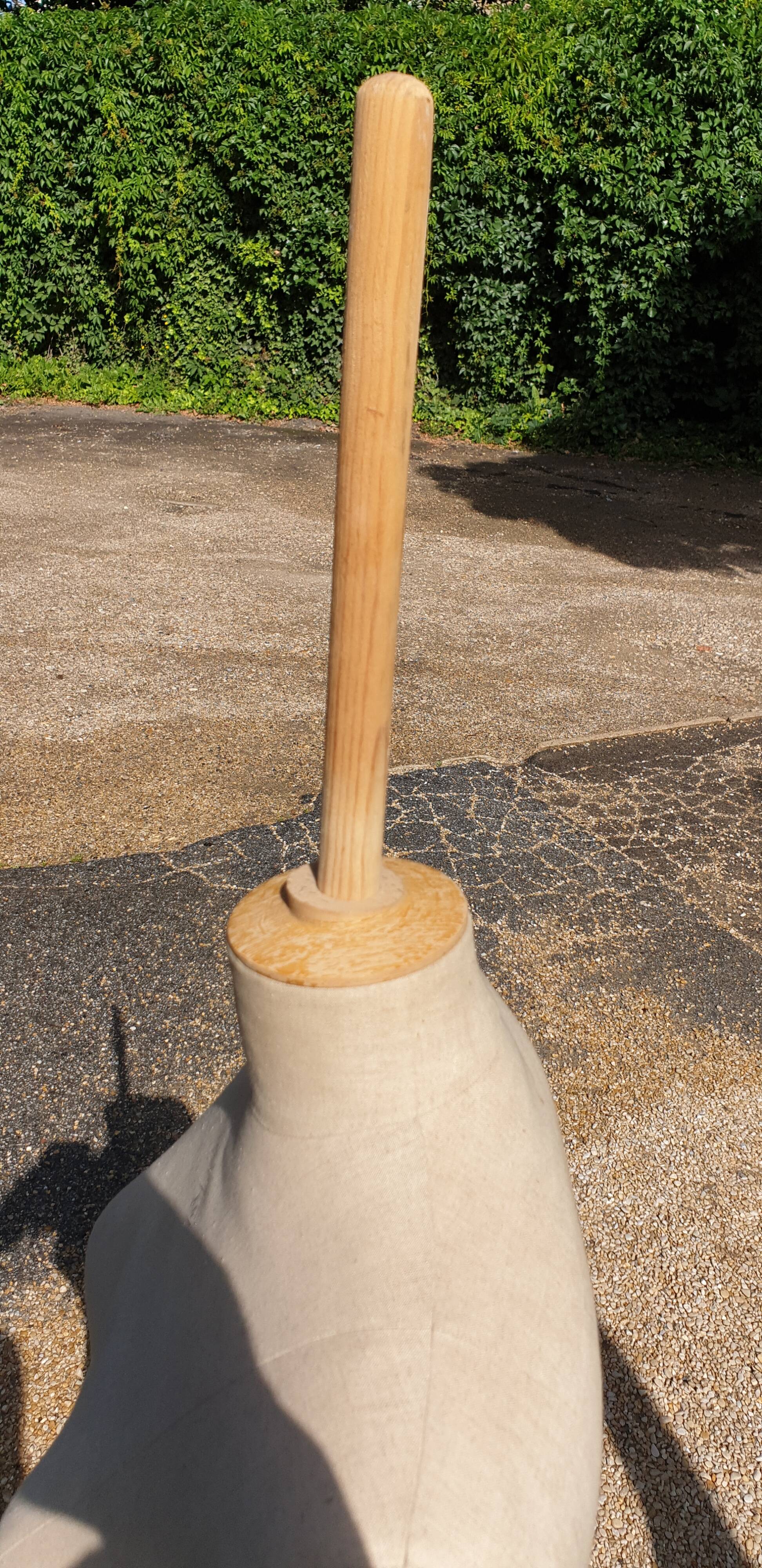 Stitching bust on foot half XXth