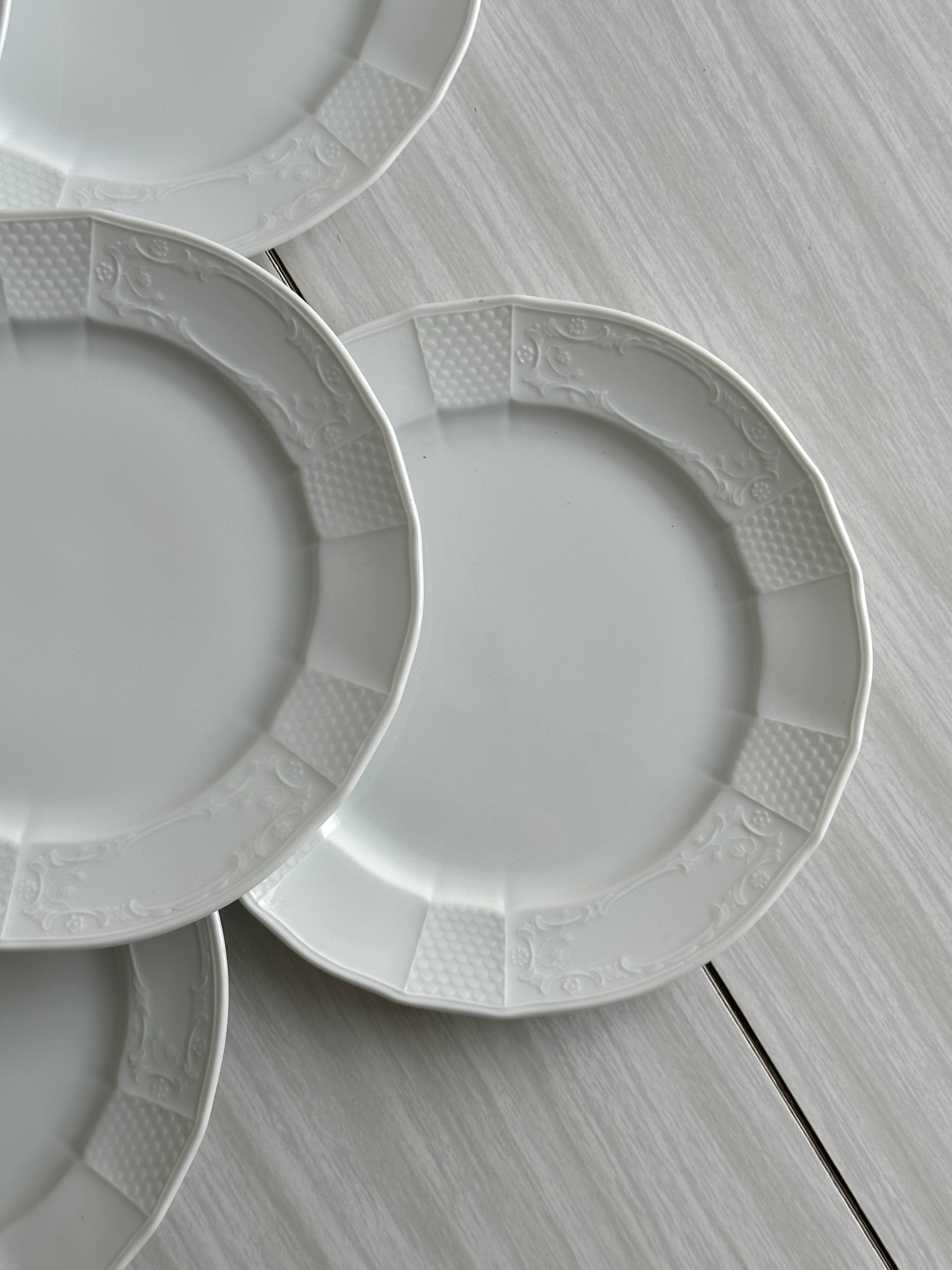 6 assiettes plates en porcelaine blanche