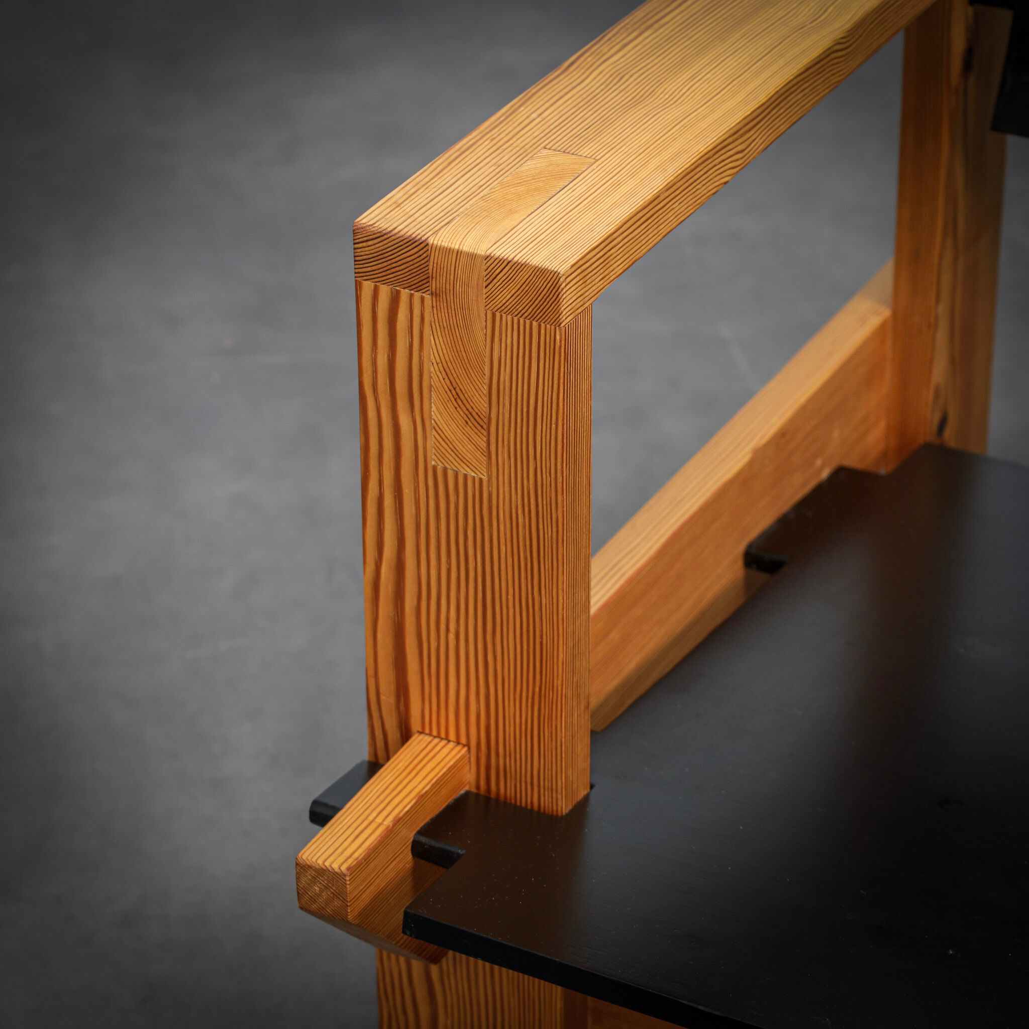 Paire de fauteuils en pin massif néerlandais extrêmement rare par Wouter Fens, années 1960.