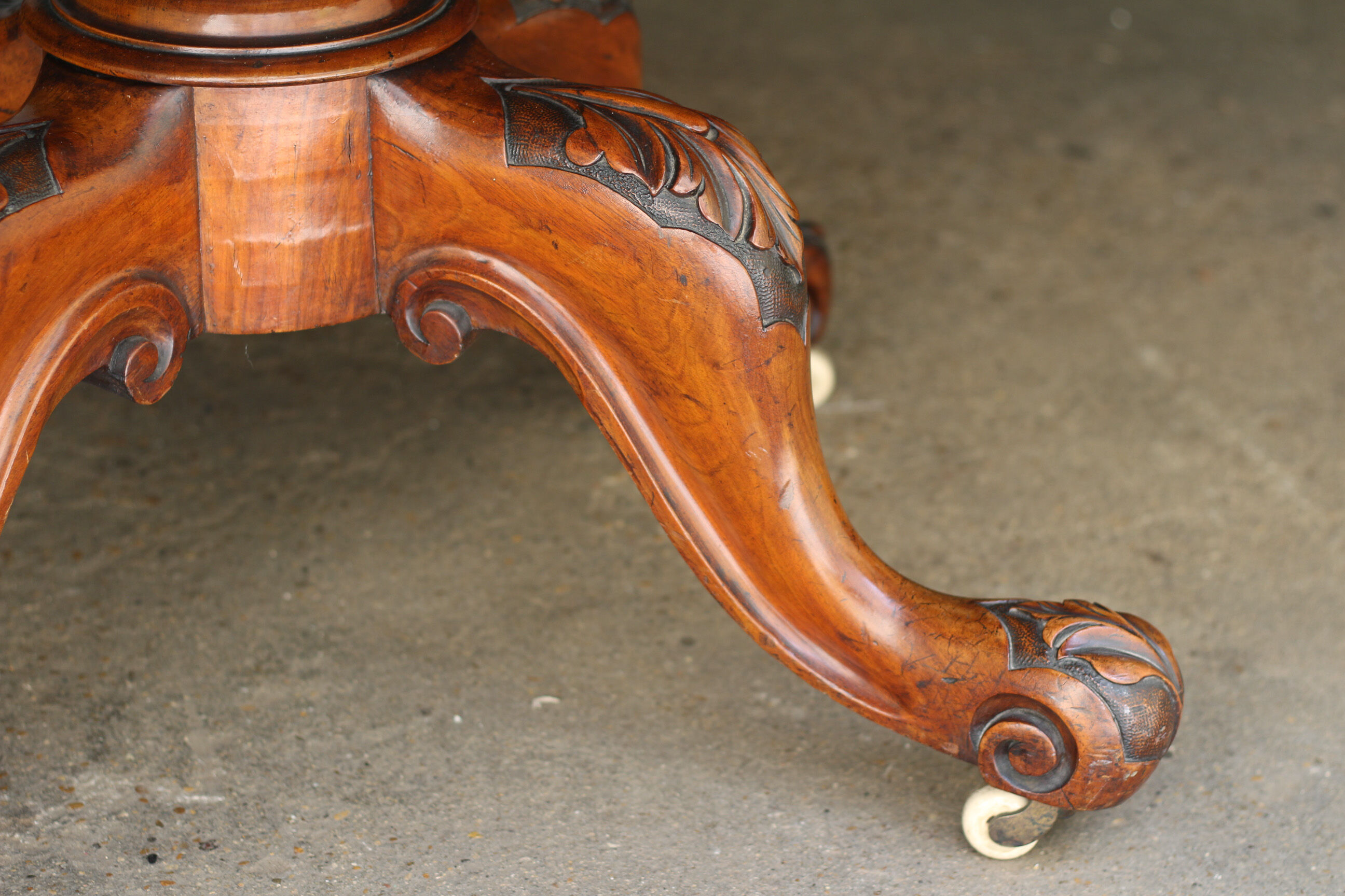 Superbe table john furlong en acajou (vers 1865) !