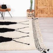 Handmade Berber rug, traditional craftsmanship, size 150 x 250 cm
