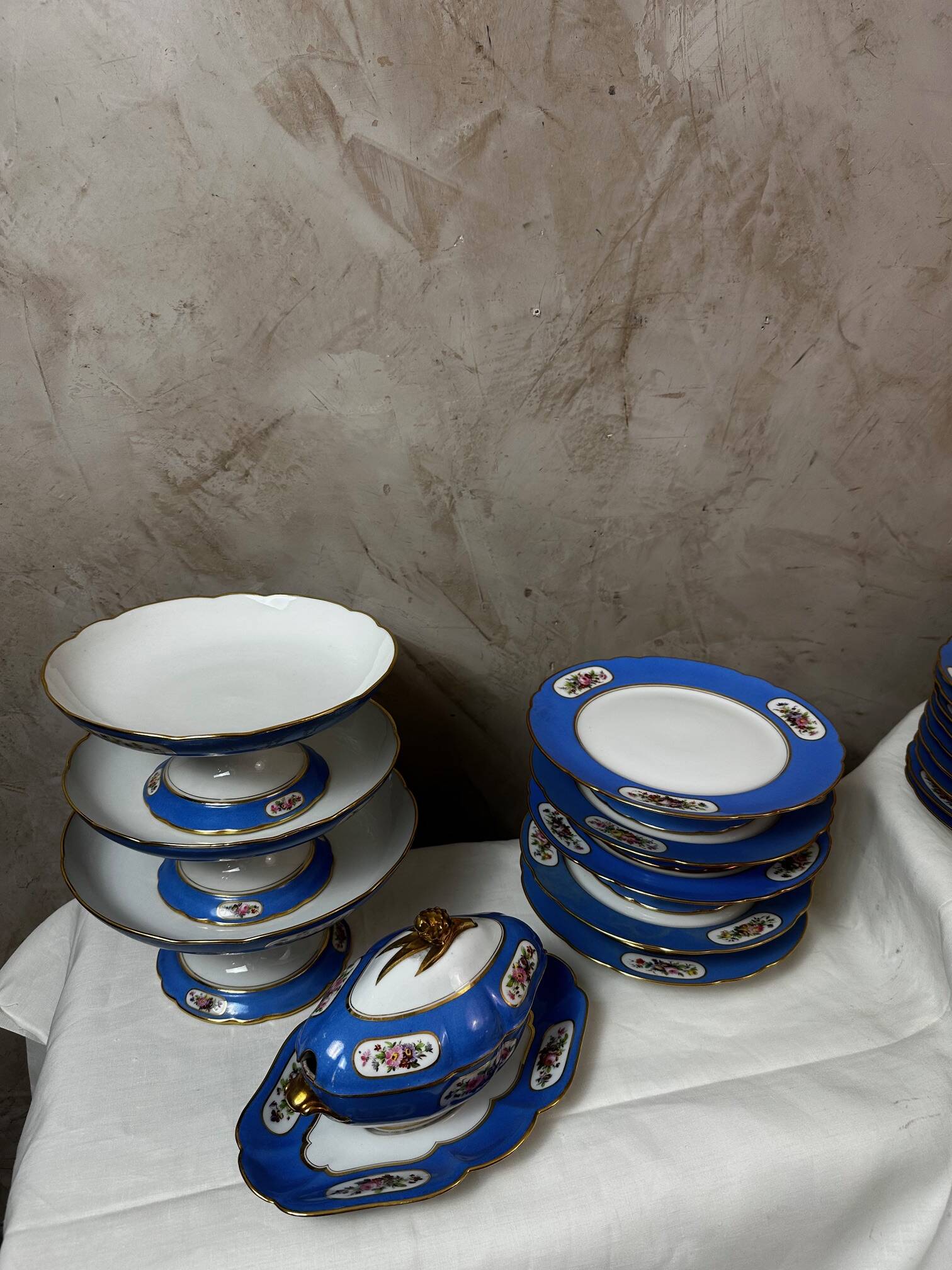 Porcelain service from Paris