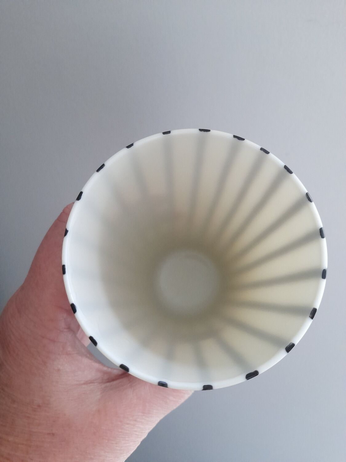 4 verres en verre blanc fin lignés