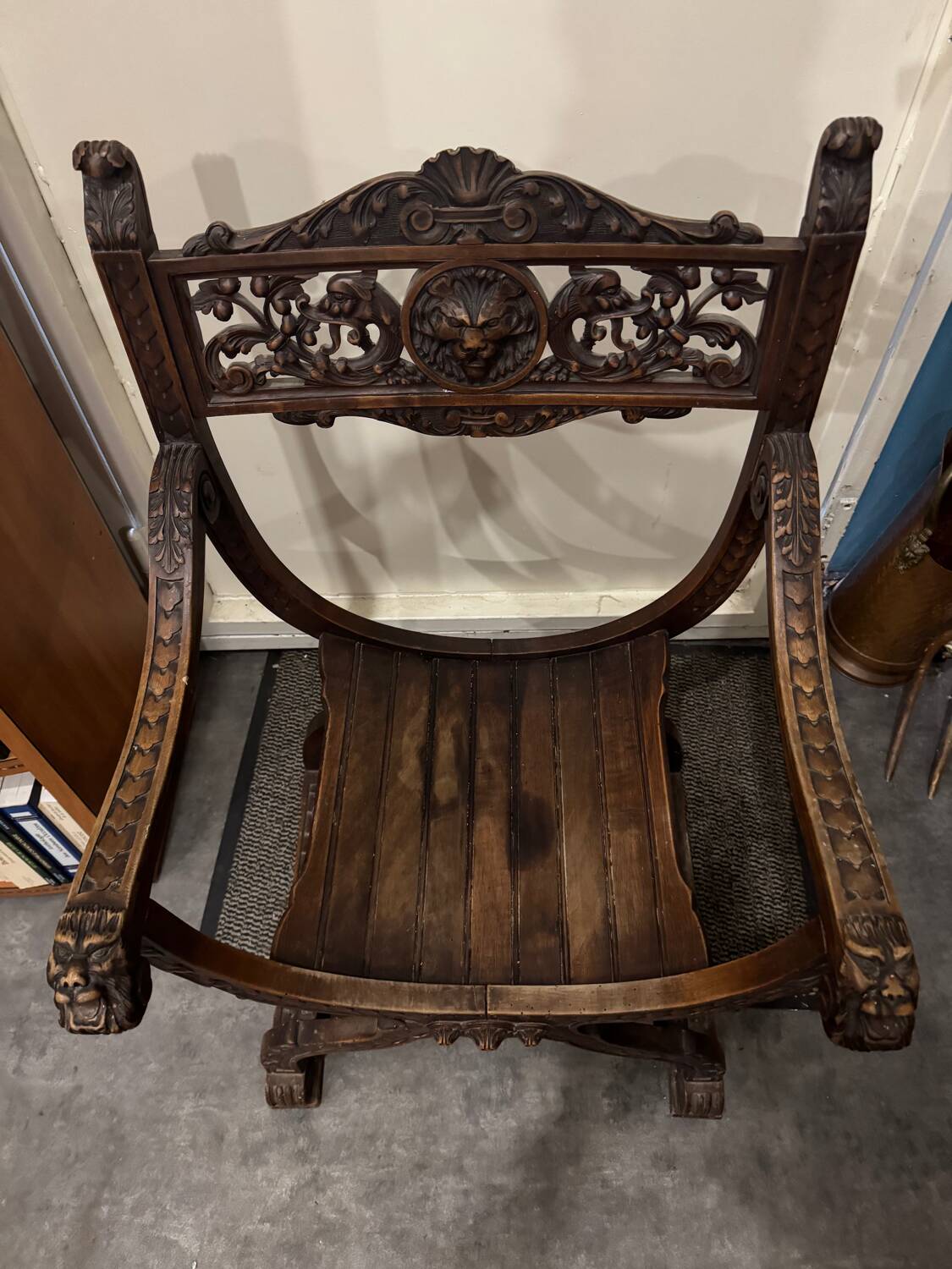 Curule Dagobert armchair in walnut