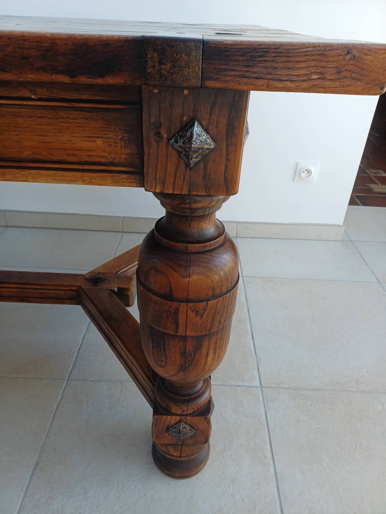 Centenary table in solid oak – Spanish Renaissance style (180 cm).