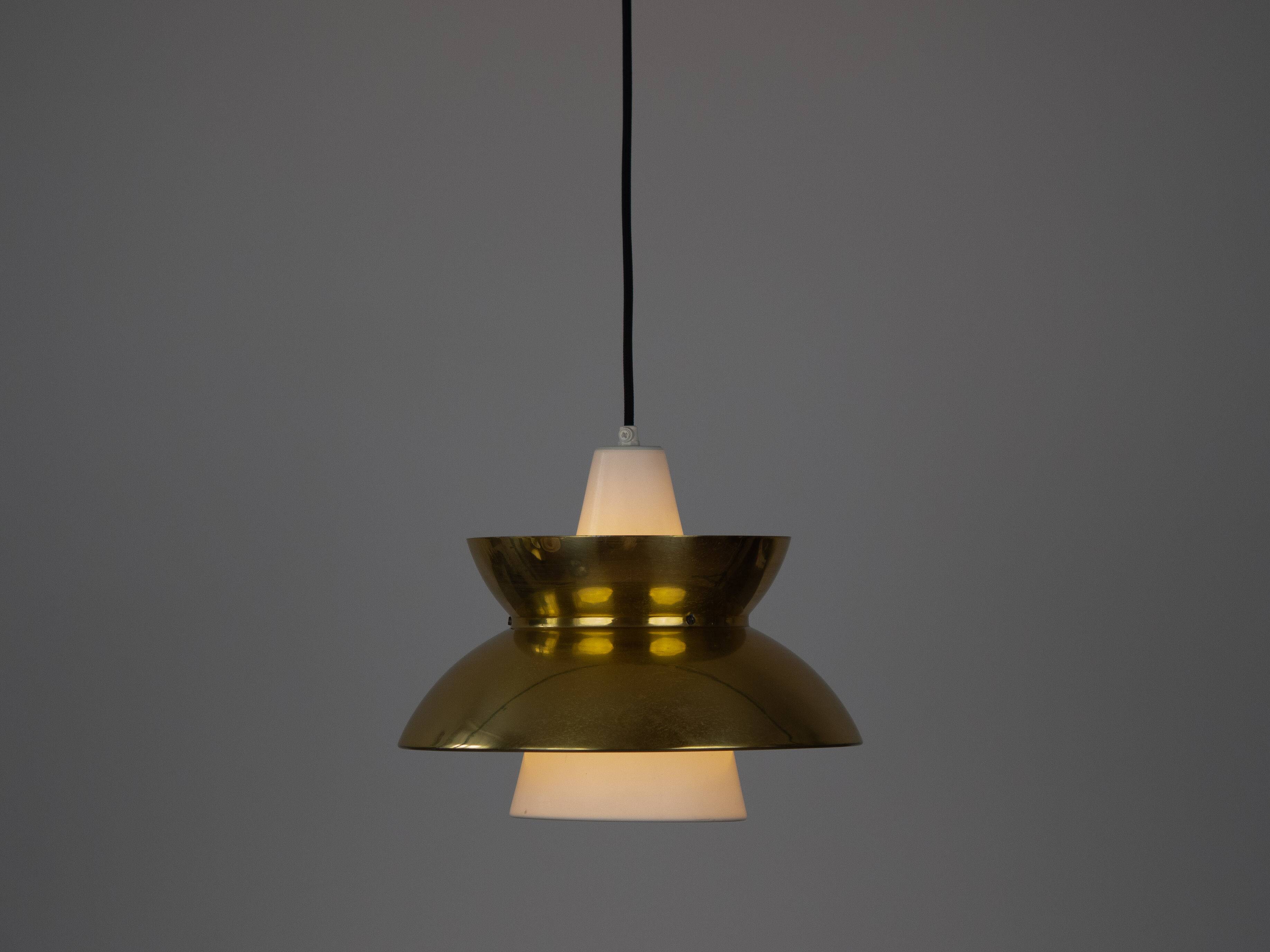 Paire de 2 suspensions vintage Doo Woo danoises par Henning Klok. Louis Poulsen, 1950.