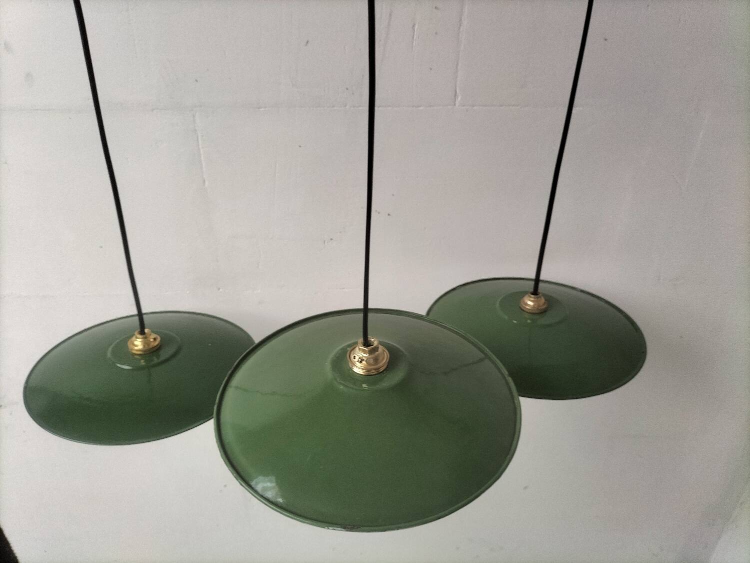Enamelled sheet metal suspensions