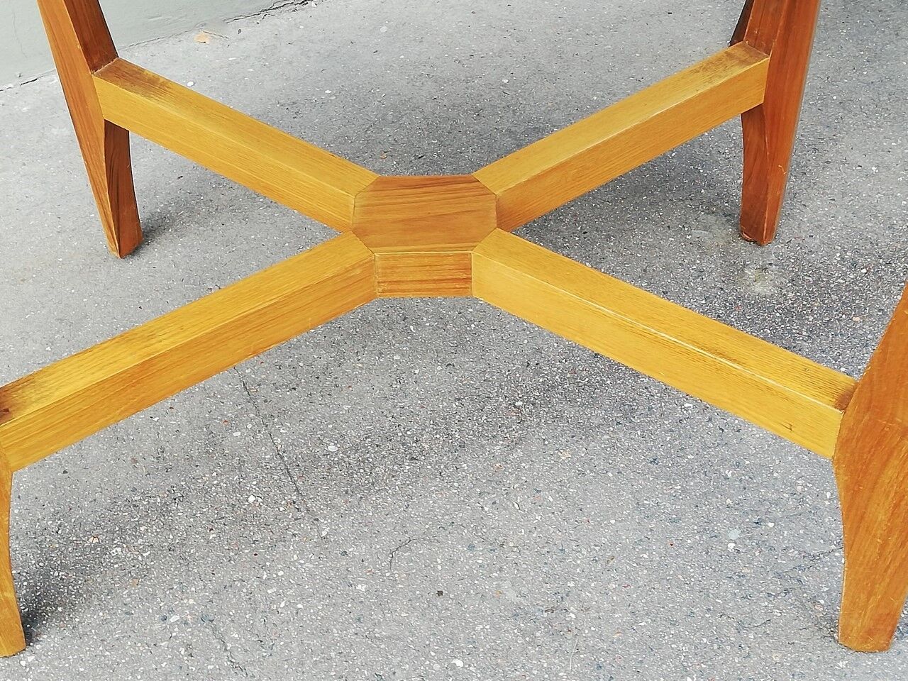 Art Deco table table in solid wood 40s