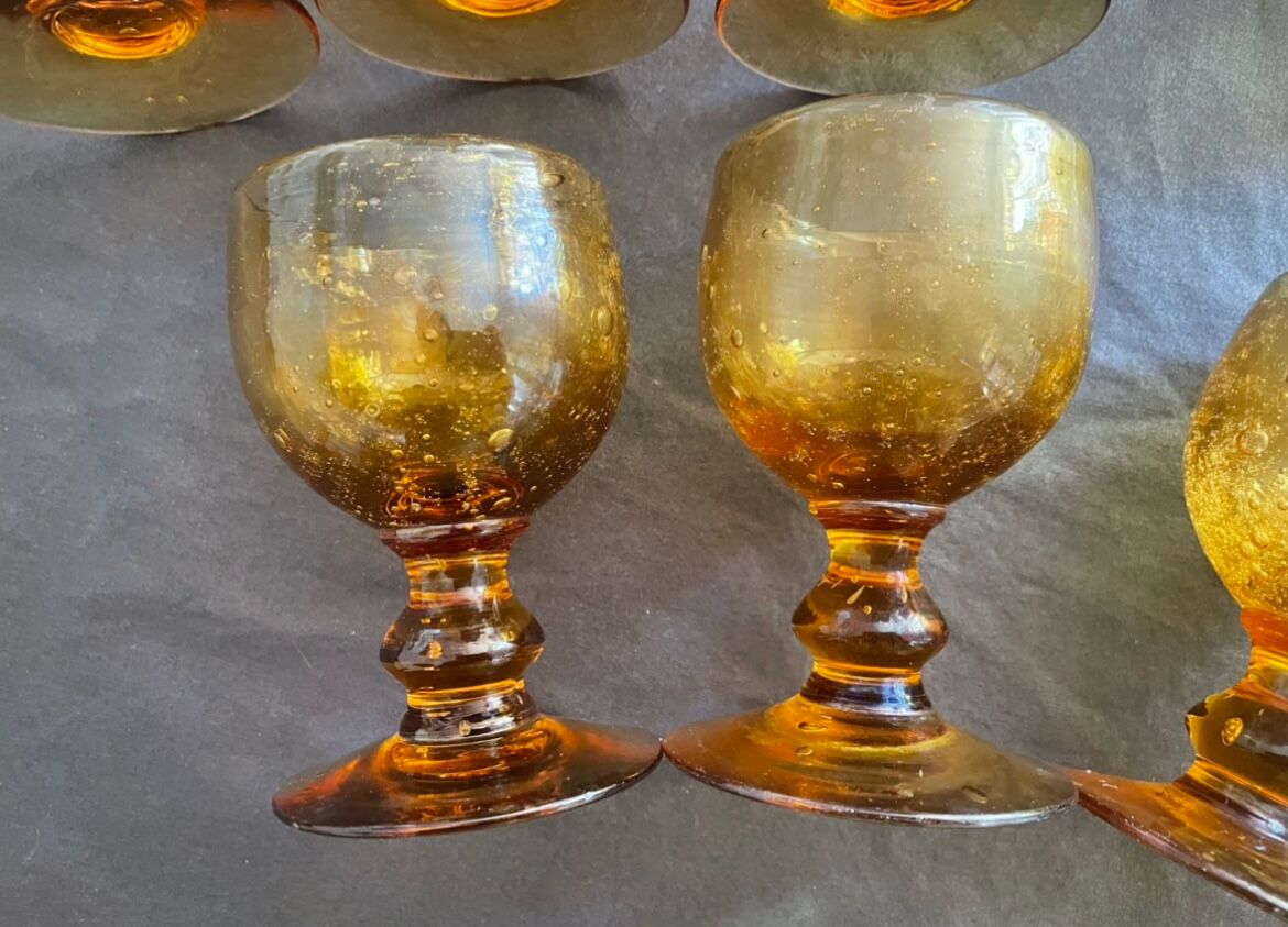 Amber bubble foot glasses