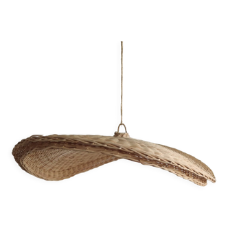 Rattan suspension or shade in the shape of a braided undulating circular tray d:80