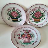 Rooster plates & baskets, earthenware in the spirit of a French bistro.