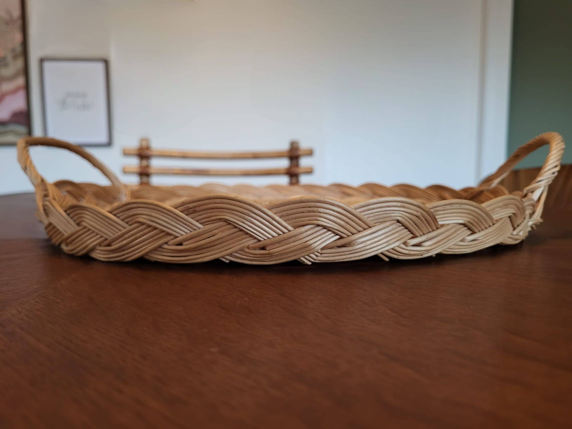 Plateau rond en osier tressé vintage