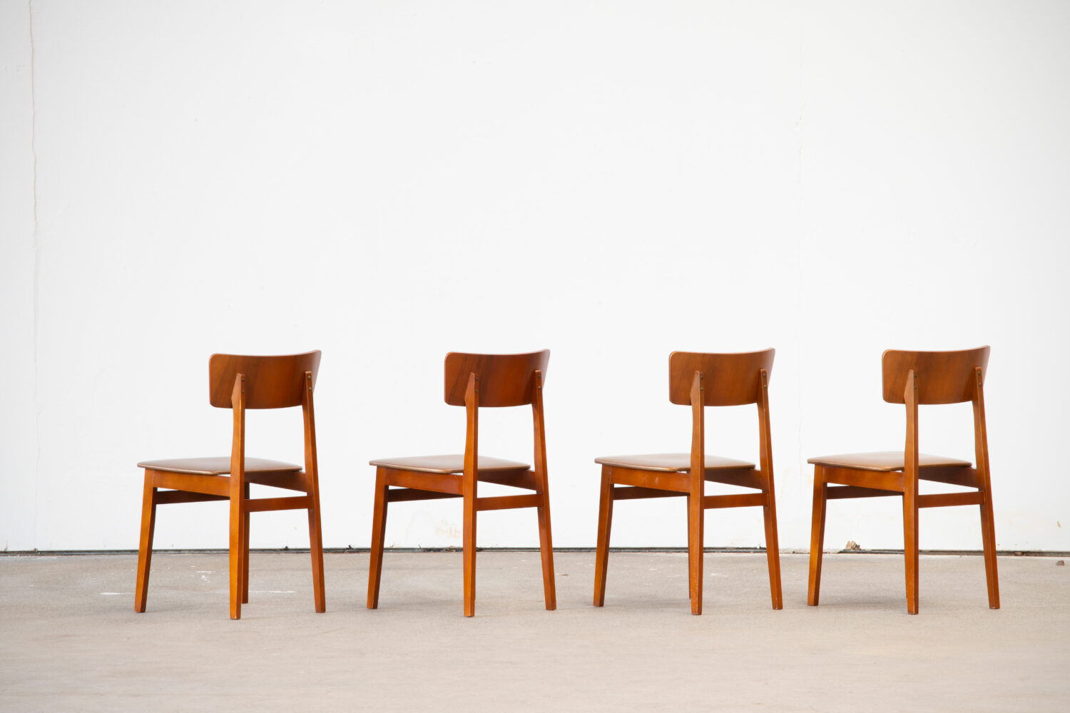 Series of 4 scandinavian chairs with curved back 1960
