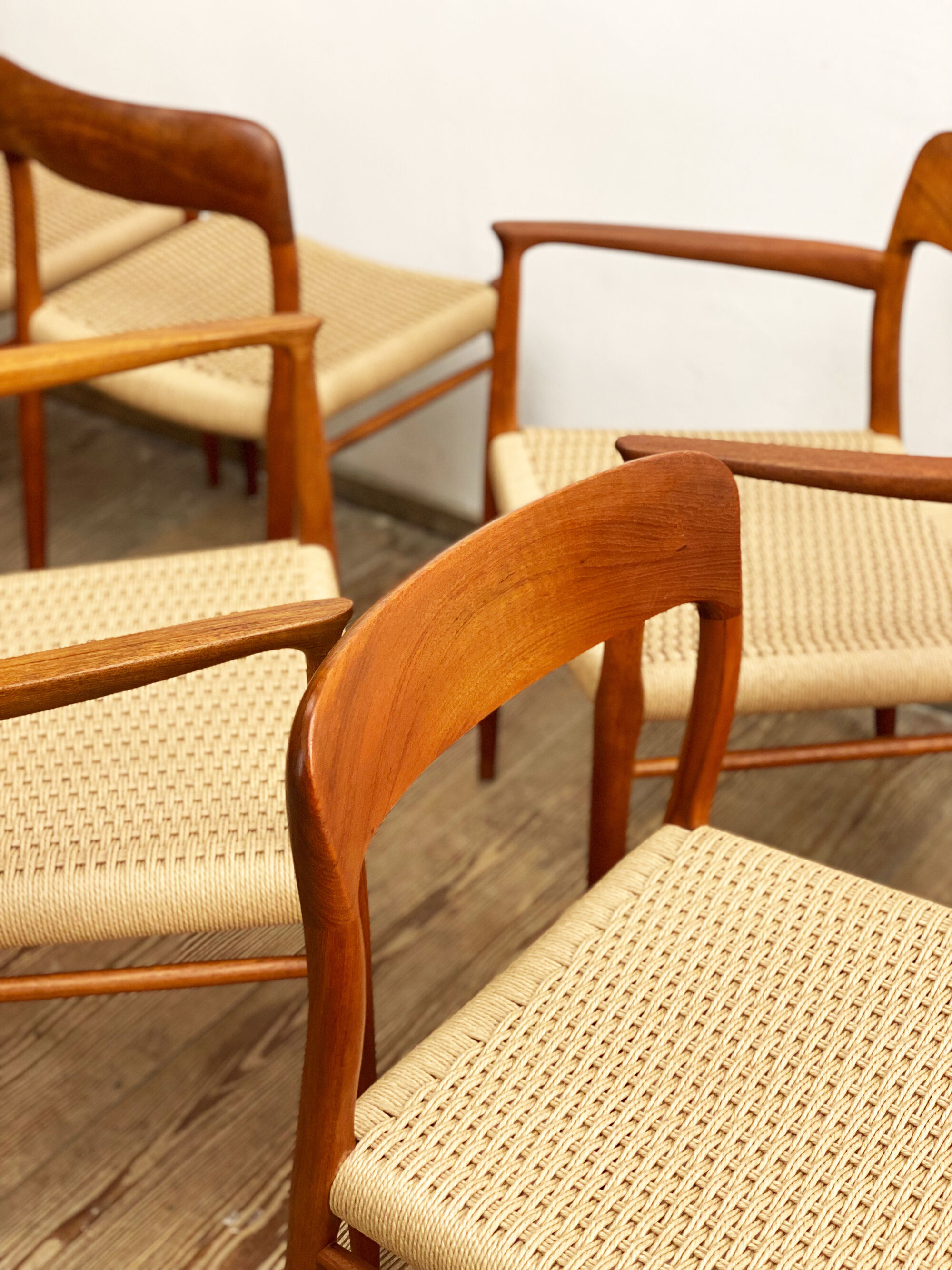 Set de 8 chaises de salle à manger en teck du milieu du siècle par Niels O Møller pour JL Moller Danemark