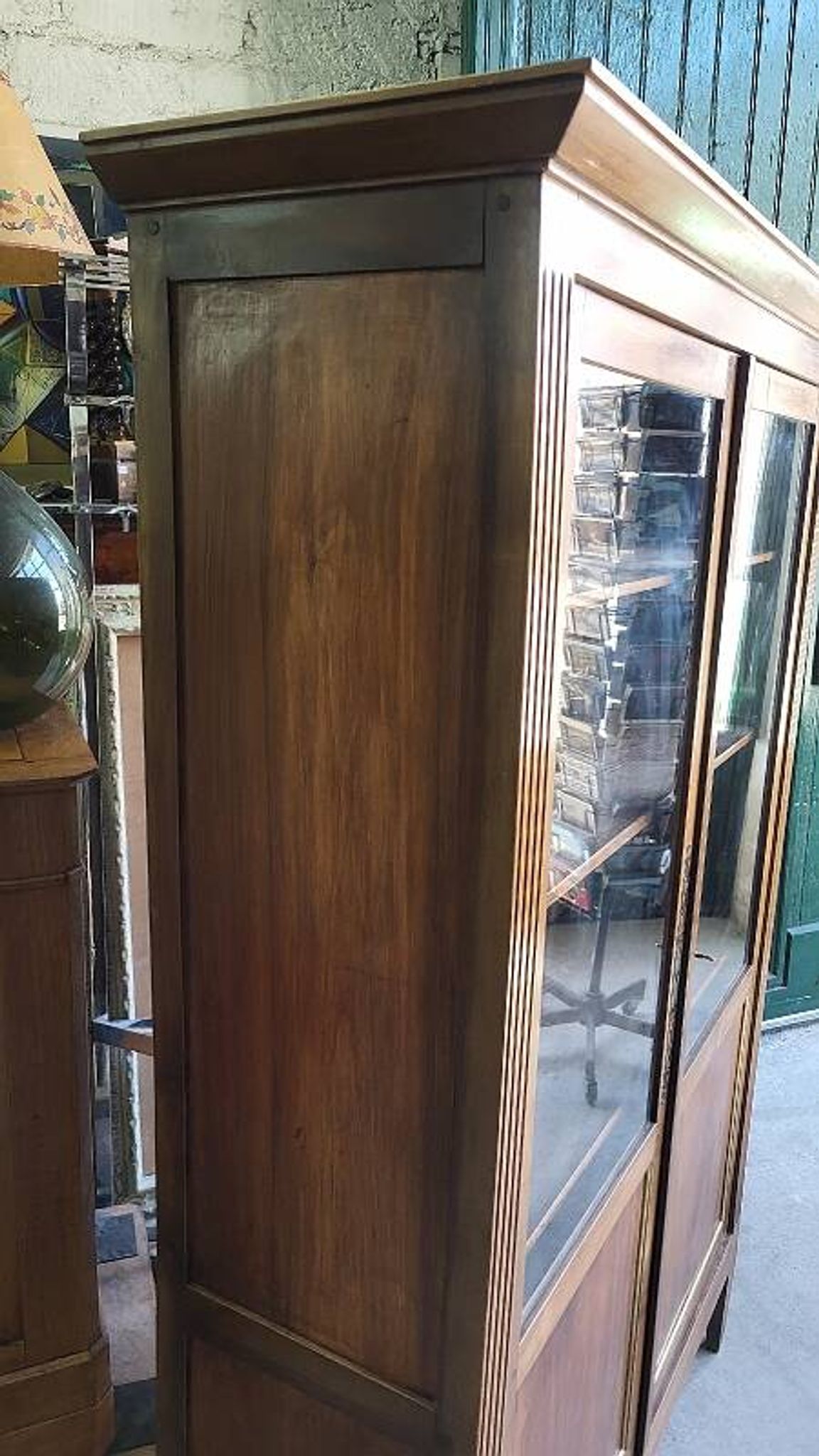 Display cabinet louis xvi style 2 doors in walnut