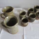 Pichets et verres en grès vernissé