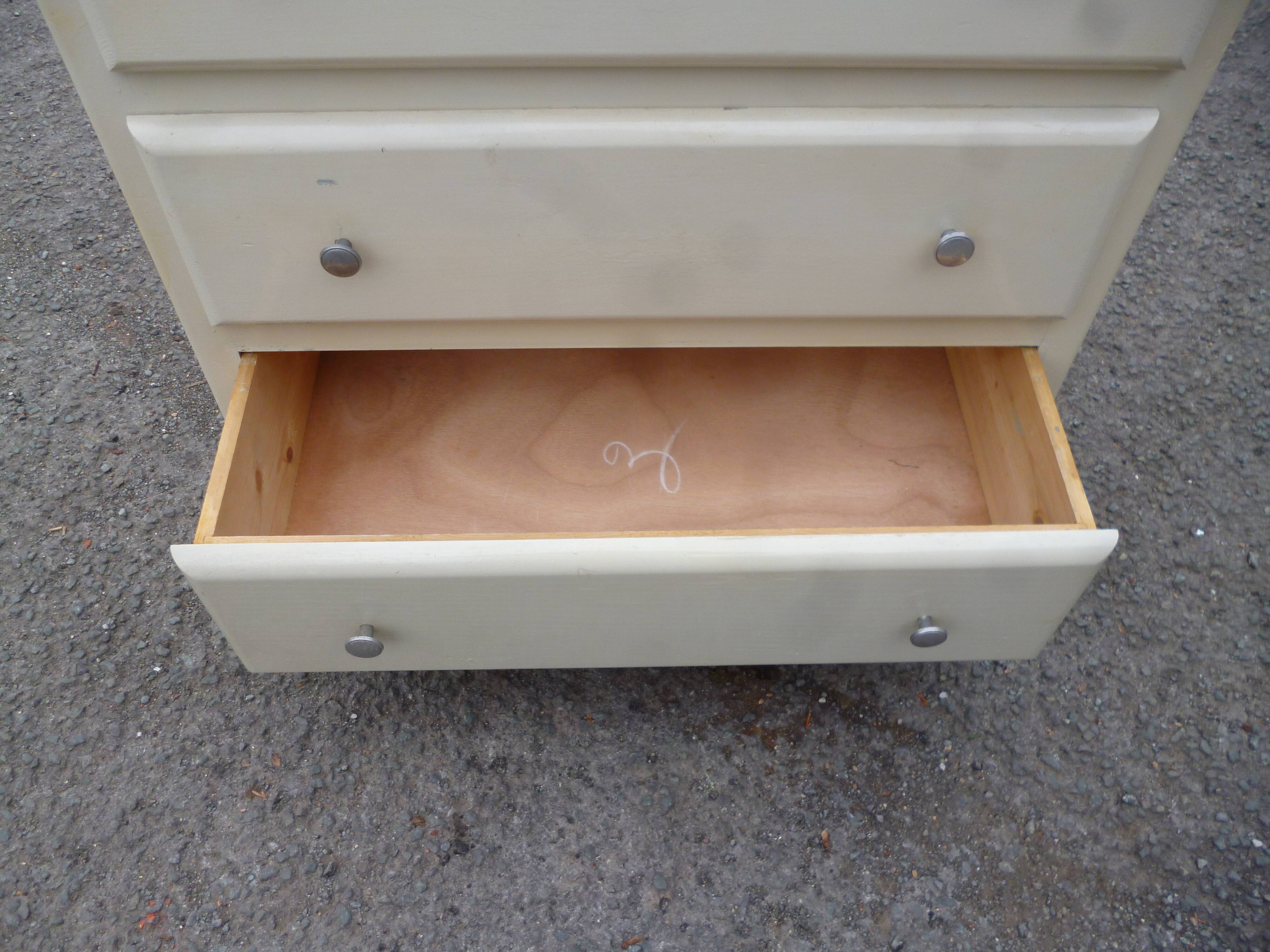 Small parisian dresser