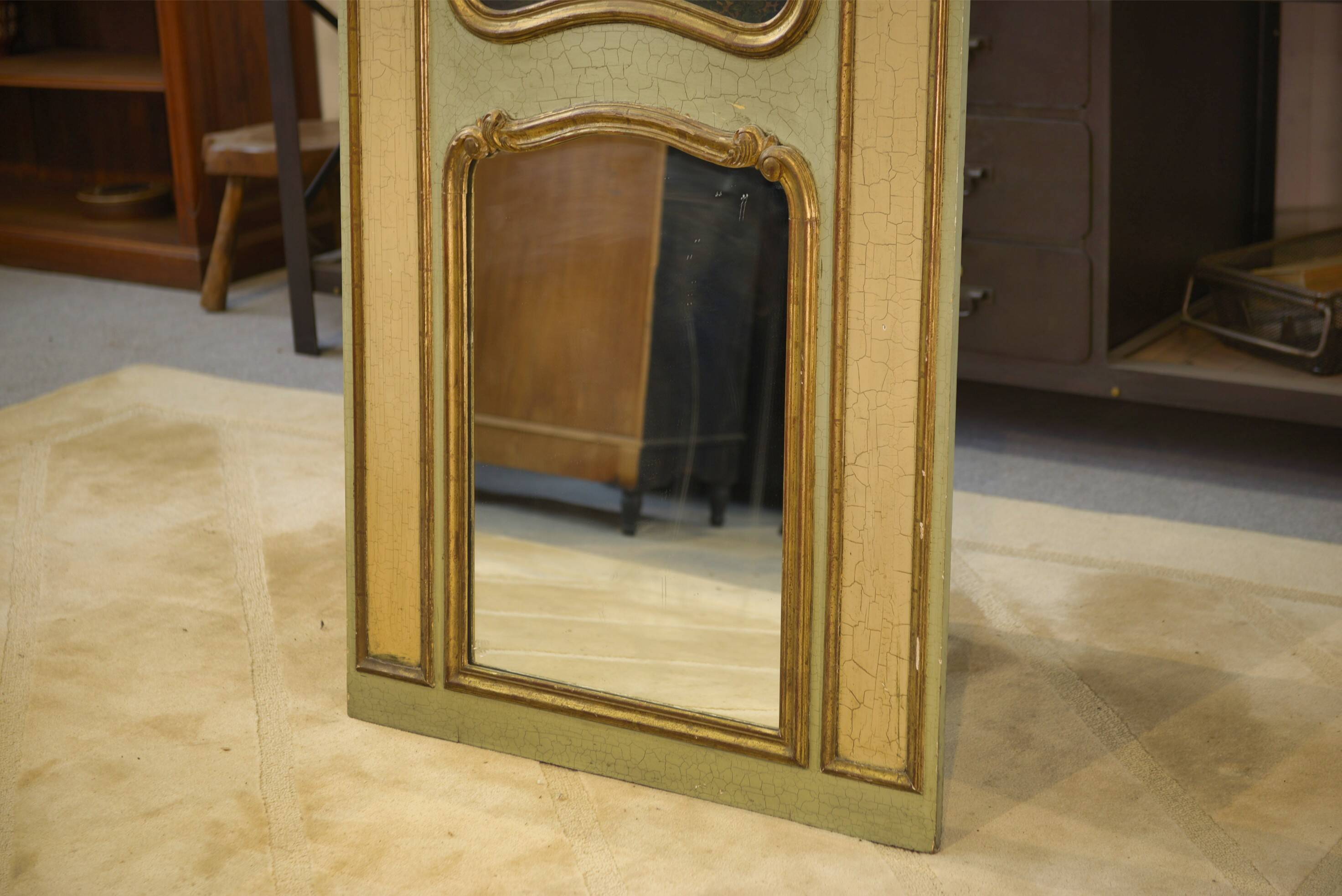 Trumeau mirror with cracked patina and oil on panel depicting a romantic scene from the 19th century.