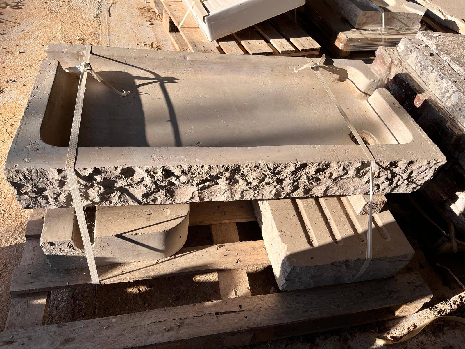 Stone sink in 3 parts