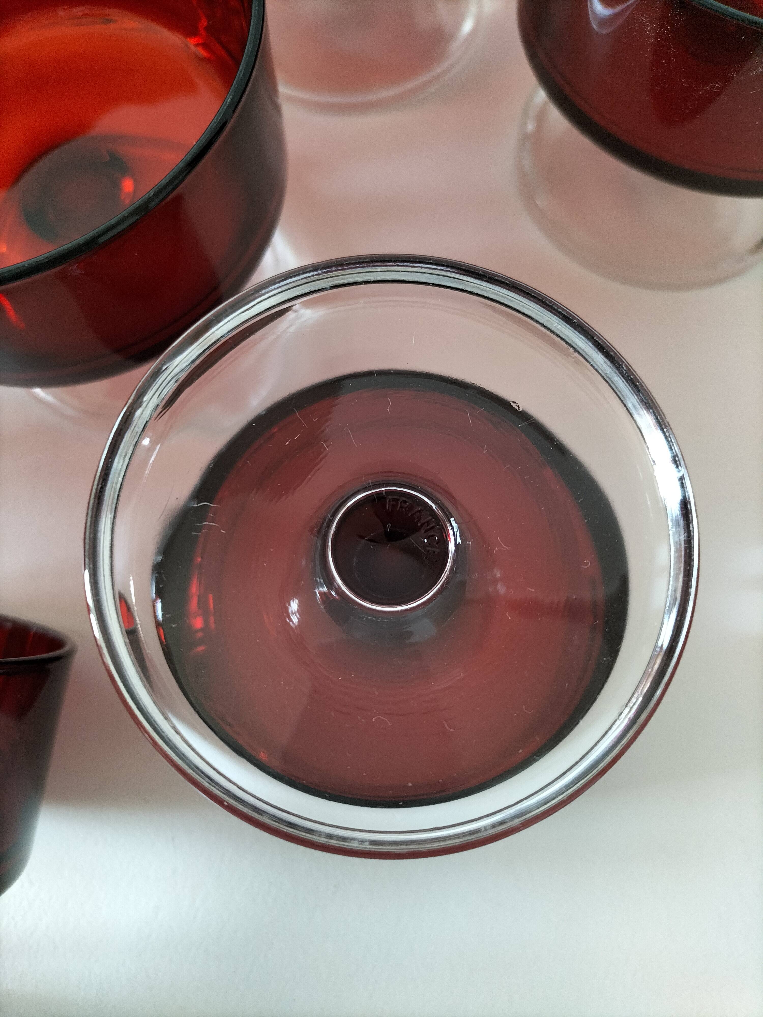 Ensemble 11 verres teinte rubis années 70