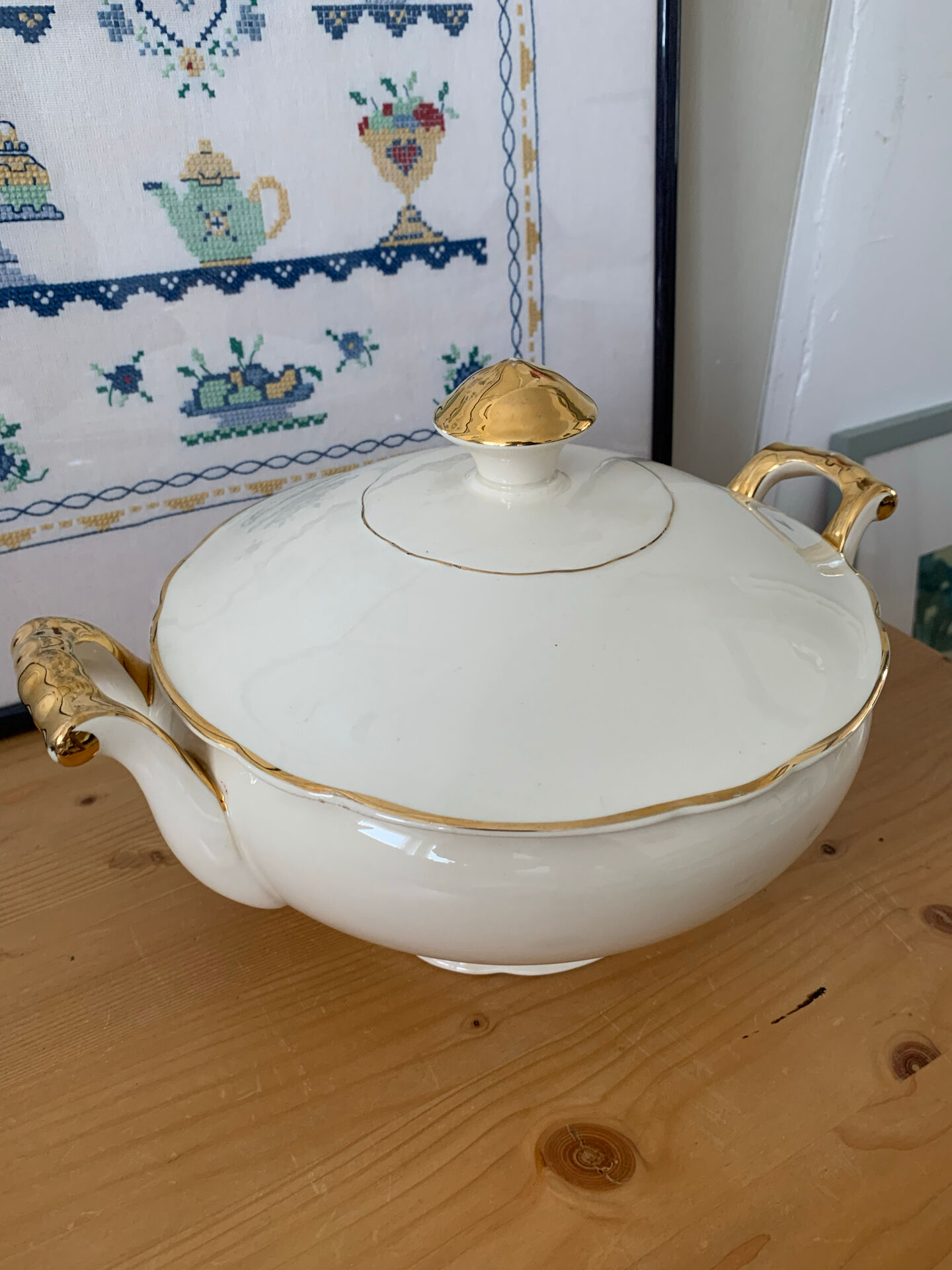 Antique soup tureen Villeroy & Boch