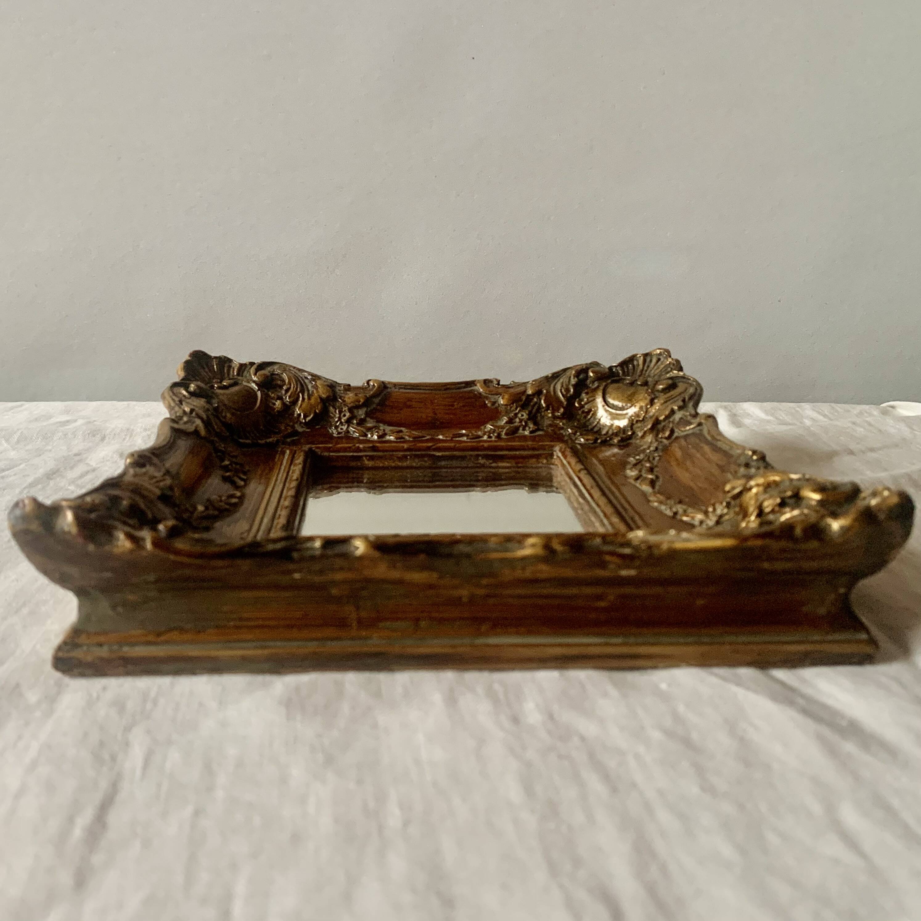 Petit cadre carré en bois sculpté doré style rococo