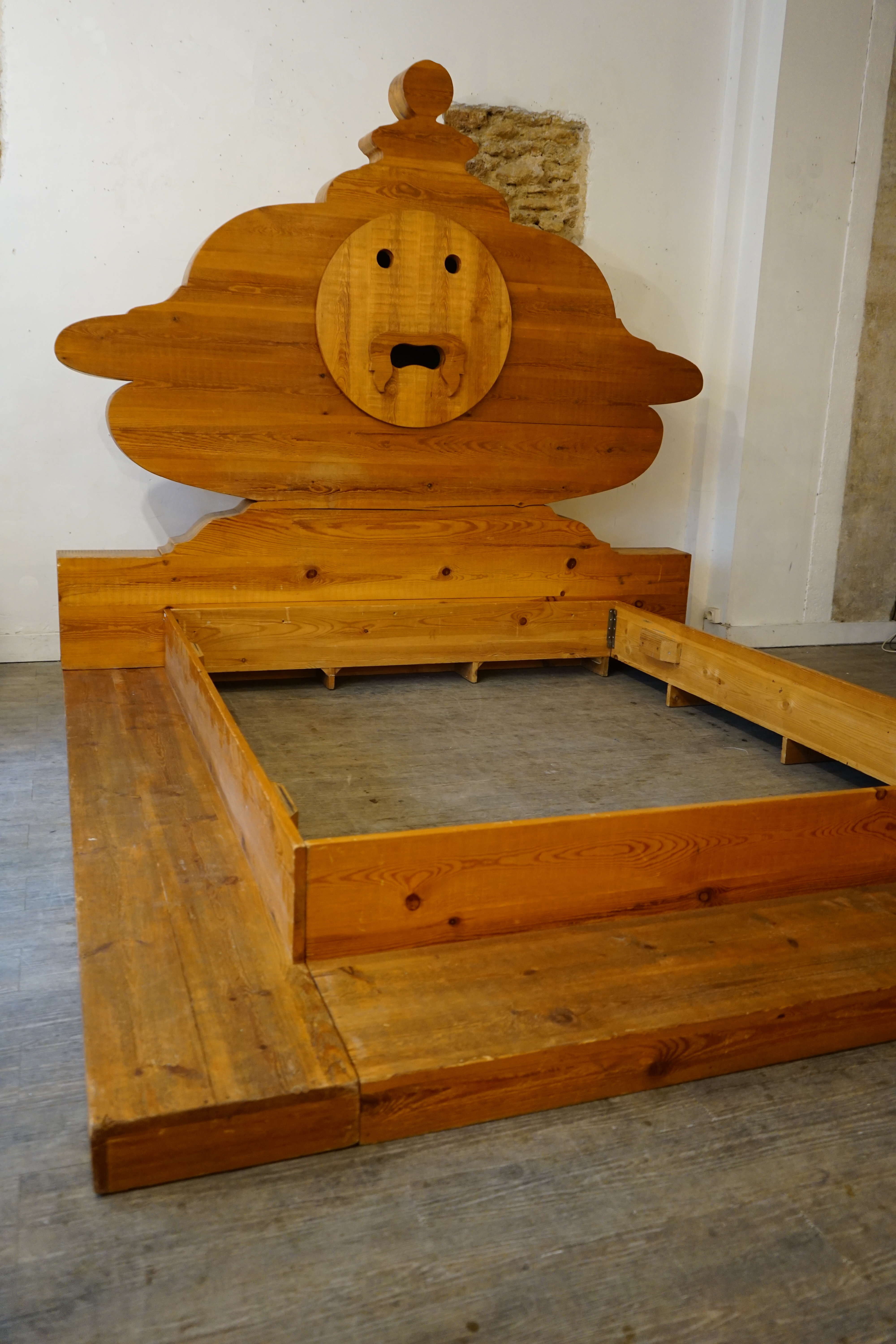 Bed frame of Mario Ceroli «Bocca della Verità»