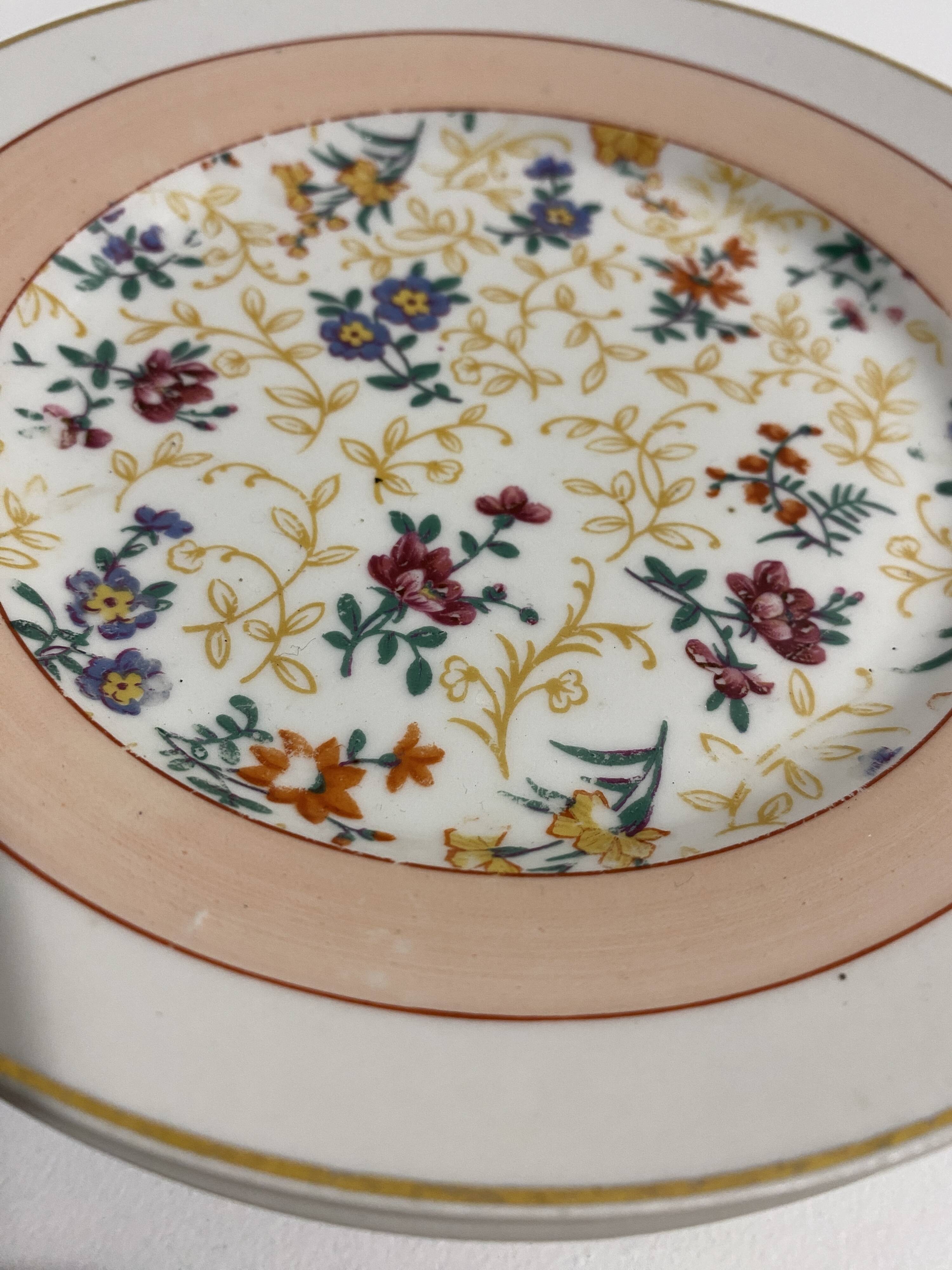 Dessert service, cake service, flowers and gilding, 6 plates and a vintage pie dish.