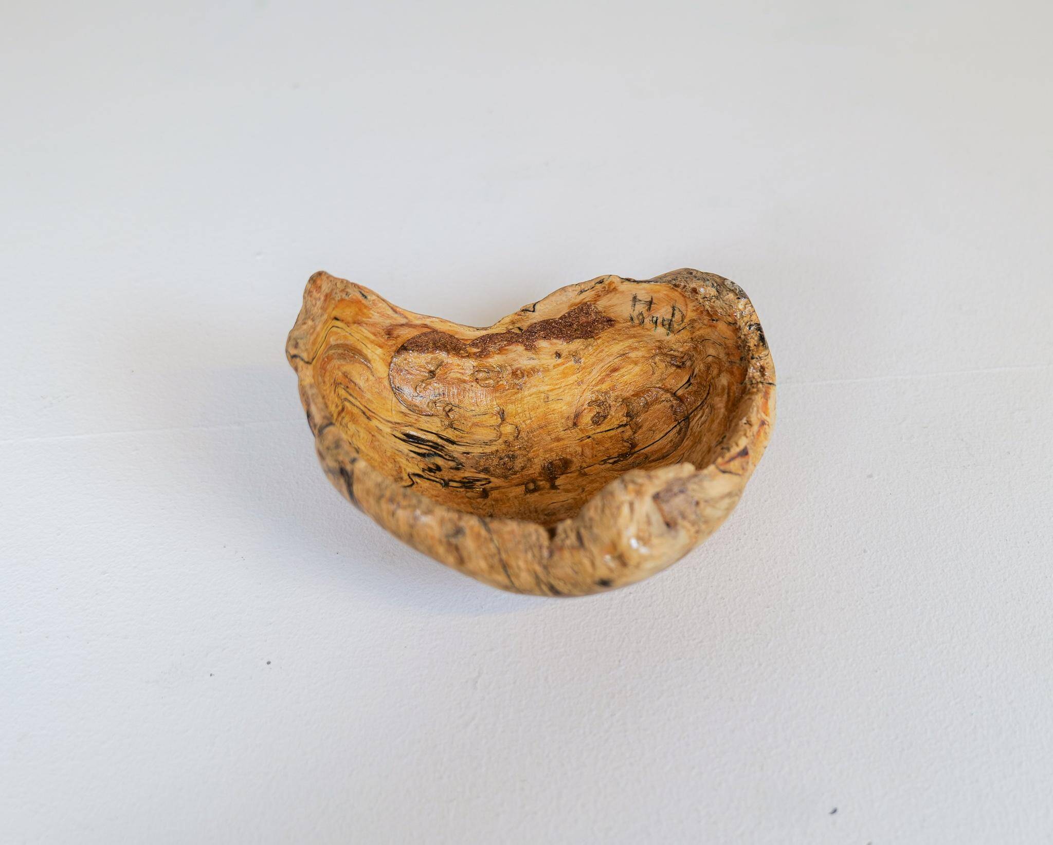 Set of 3 bowls in organic burl wood from Swedish folk art, circa 1960-1970.