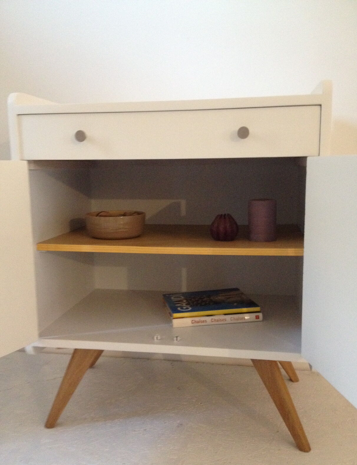 Furniture vintage compass feet