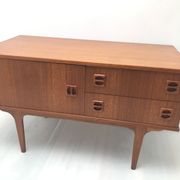 Scandinavian 60s row with spindle feet