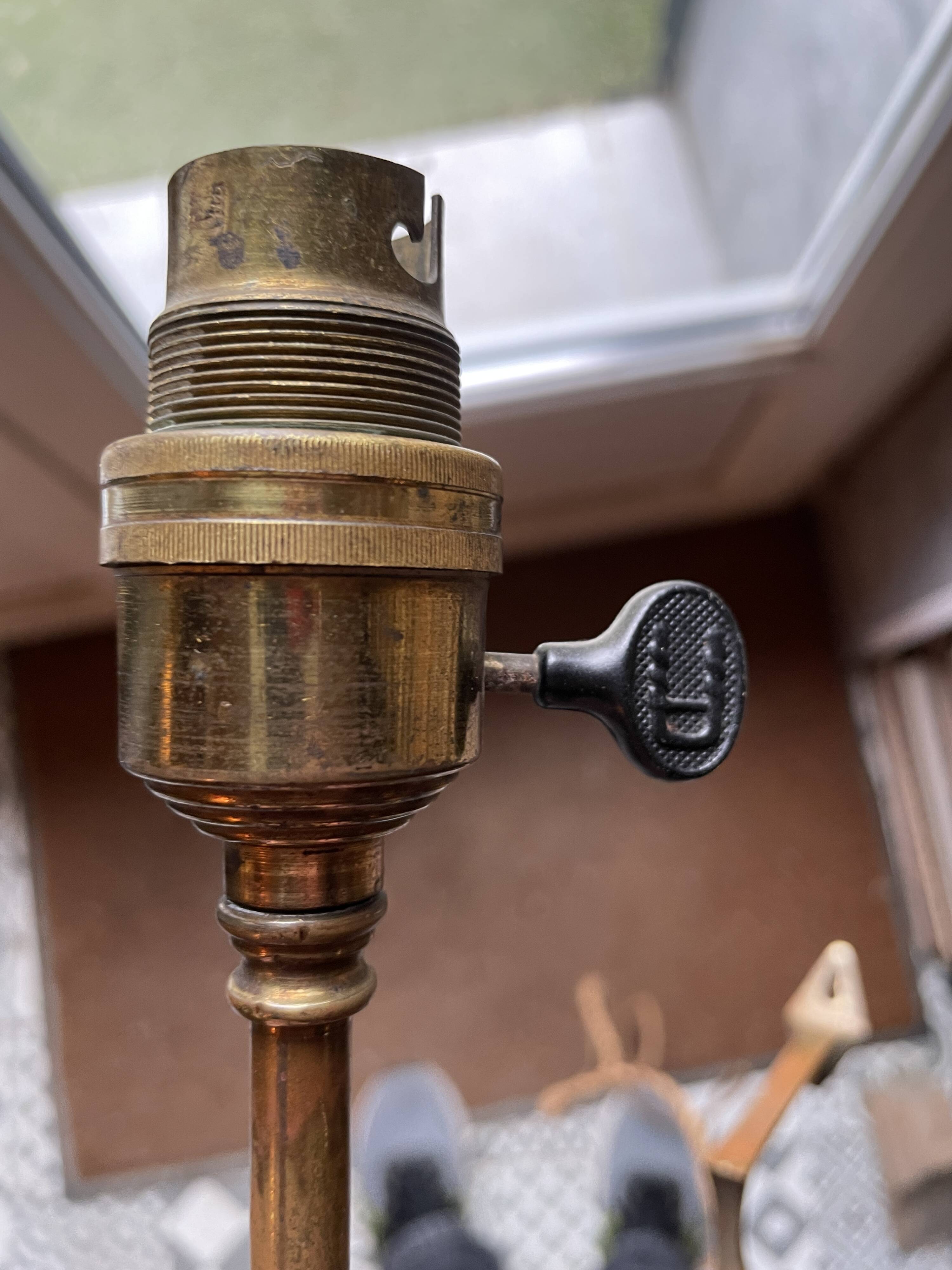 Rare articulated tripod base table lamp in gold-plated brass