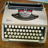 Machine à écrire vintage Brother